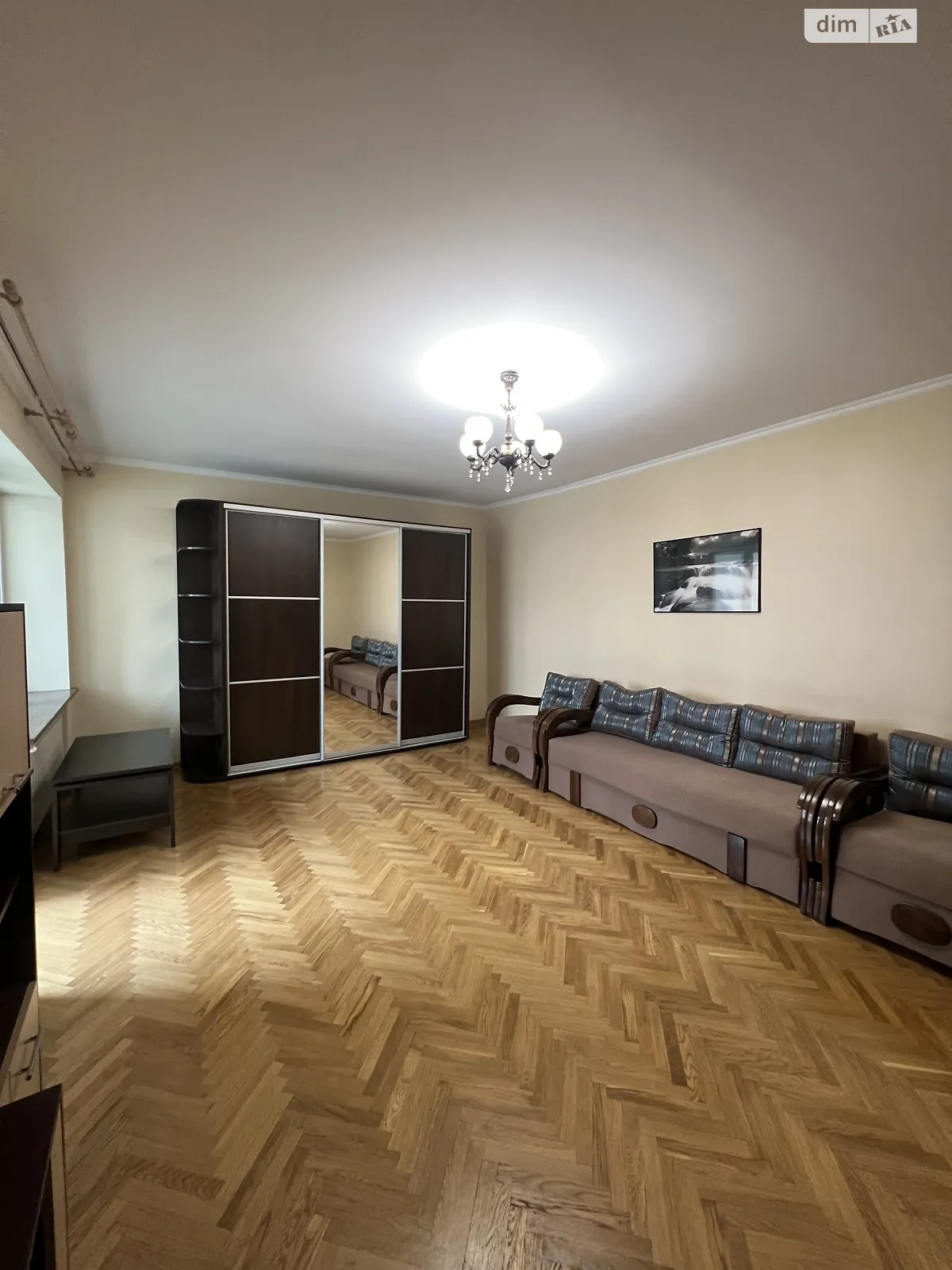 Продается 2-комнатная квартира 72.6 кв. м в Ровно