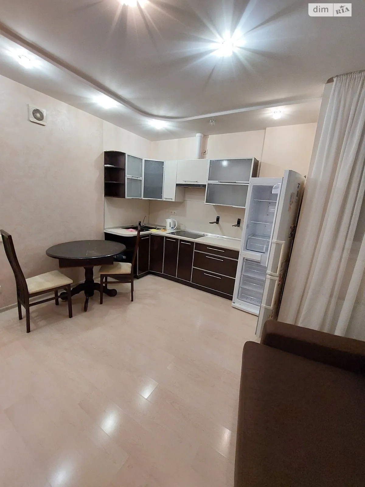 Продается 1-комнатная квартира 52 кв. м в Одессе, мас. Радужный - фото 1