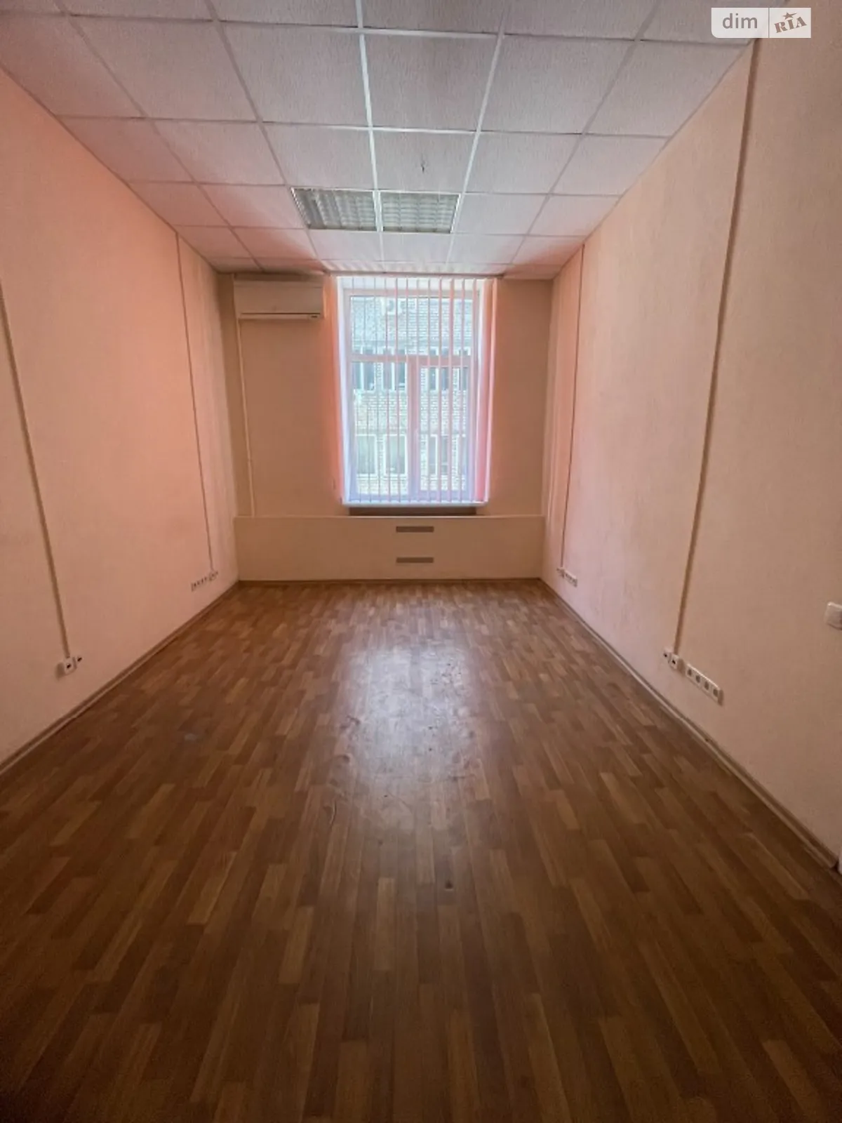Сдается в аренду офис 49.6 кв. м в бизнес-центре, цена: 15000 грн - фото 1