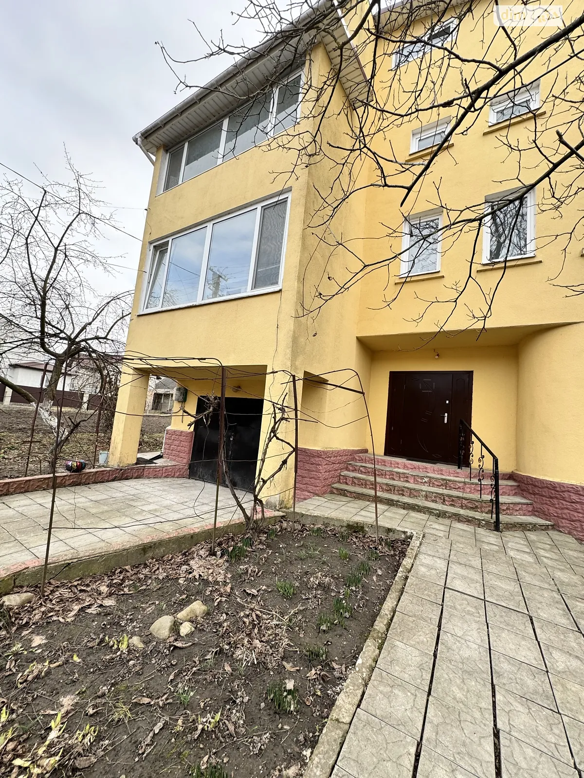 Продается дом на 2 этажа 270 кв. м с гаражом, цена: 87000 $