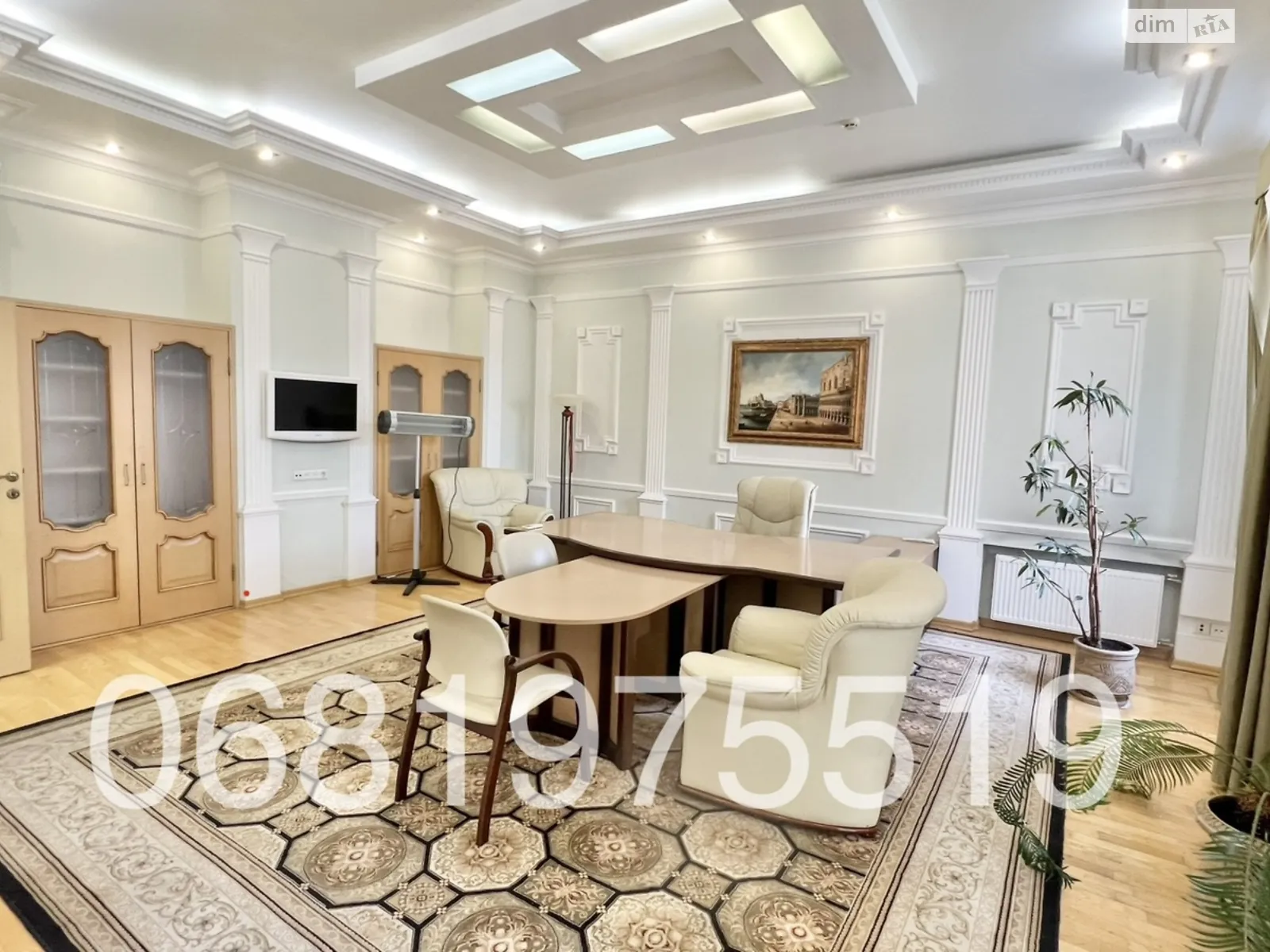 Сдается в аренду офис 446.3 кв. м в бизнес-центре, цена: 3794 $ - фото 1