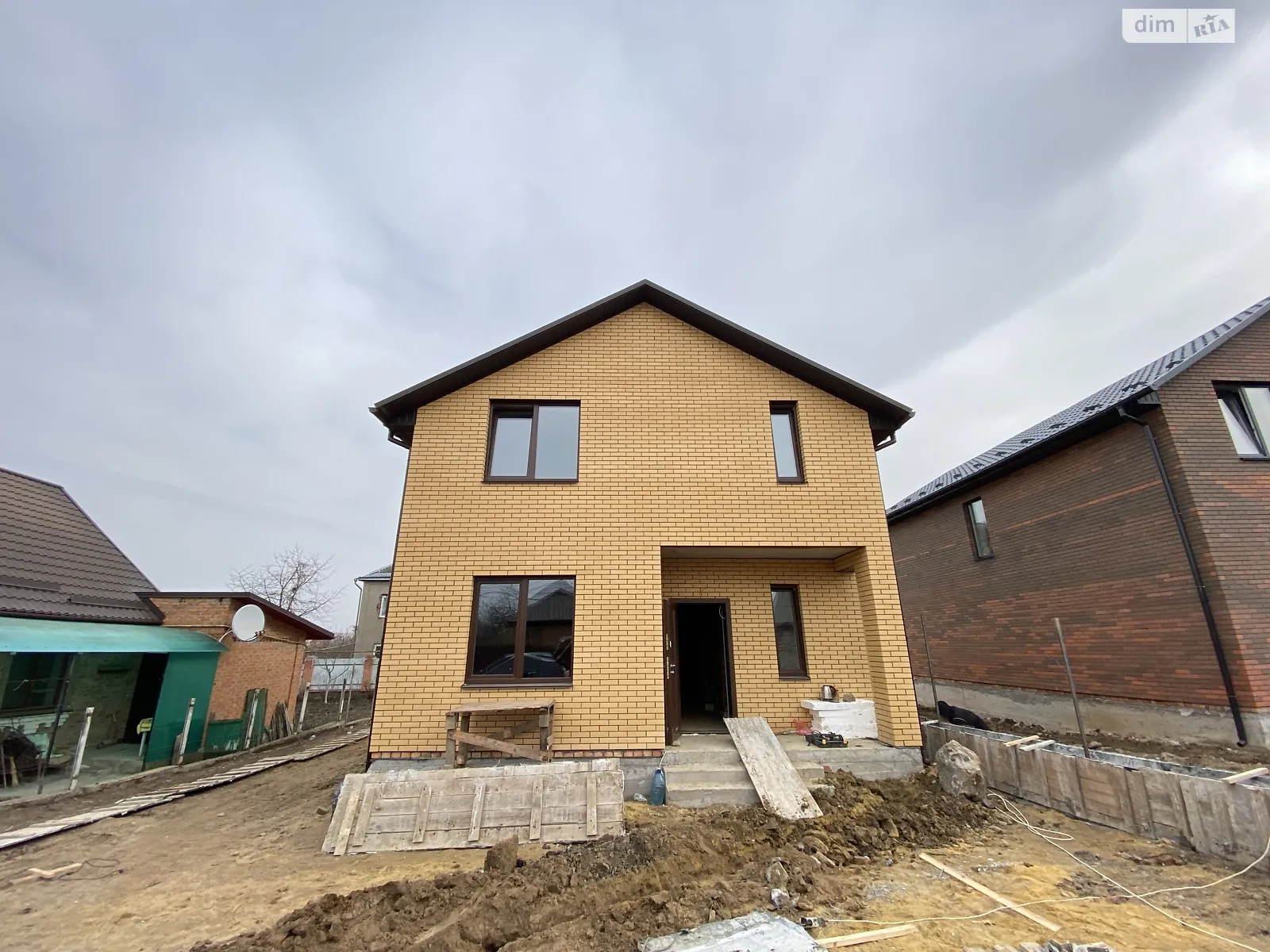 Продается дом на 2 этажа 125 кв. м с садом, цена: 130000 $ - фото 1