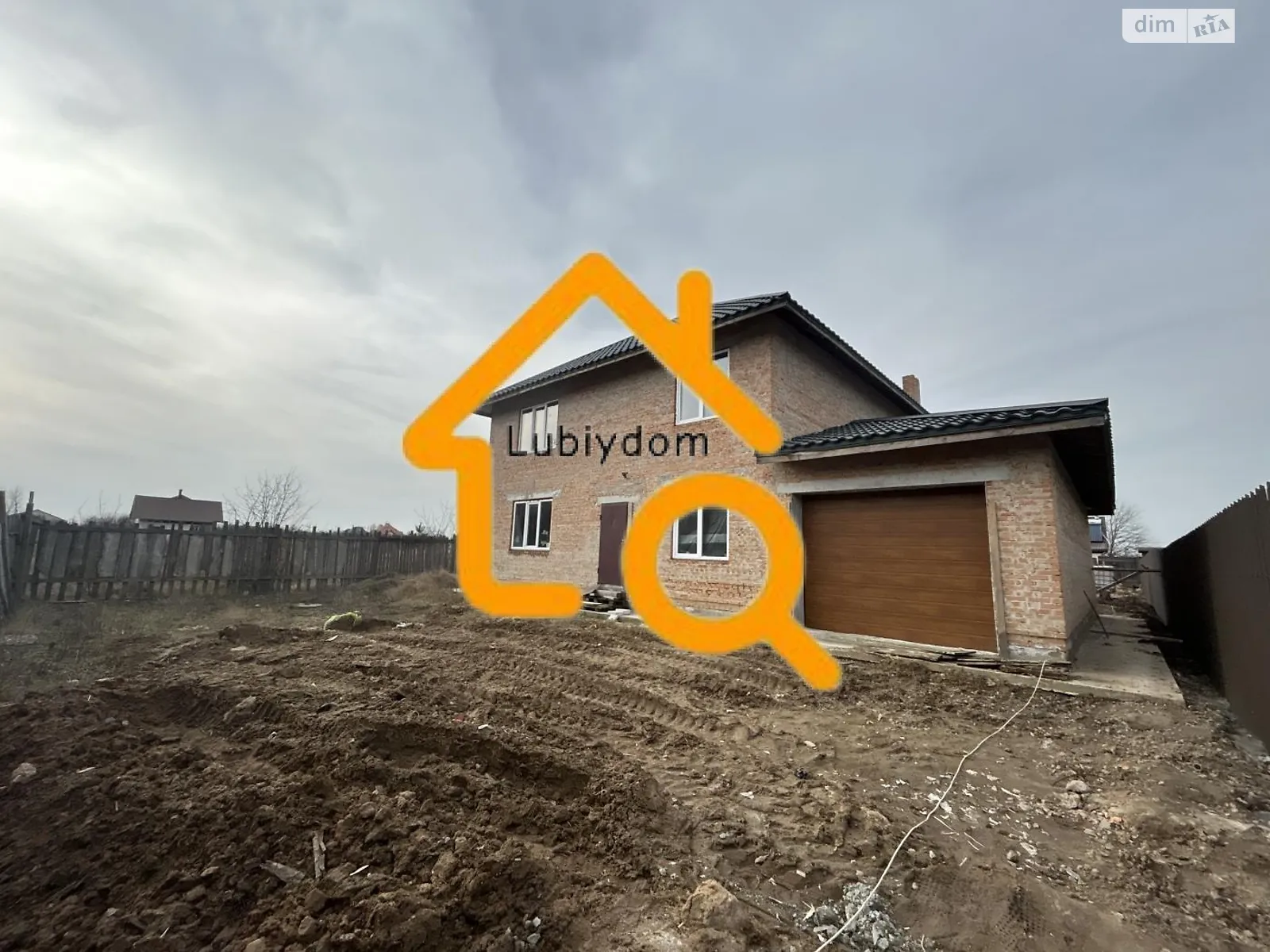 Продается дом на 2 этажа 220 кв. м с гаражом, цена: 130000 $ - фото 1