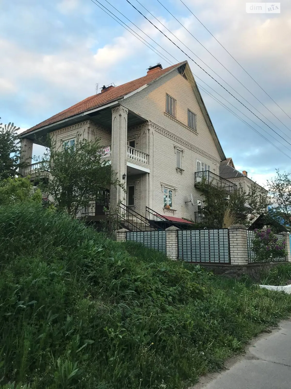 Продається будинок 2 поверховий 126 кв. м з каміном, цена: 80000 $