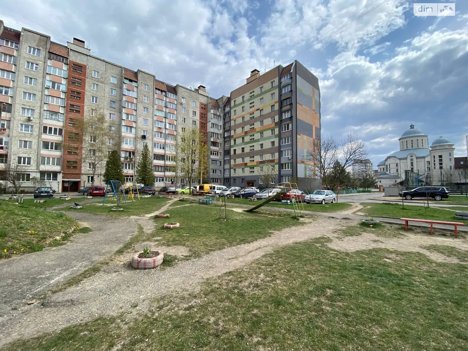 Продается 3-комнатная квартира 90 кв. м в Ивано-Франковске, ул. Ивасюка