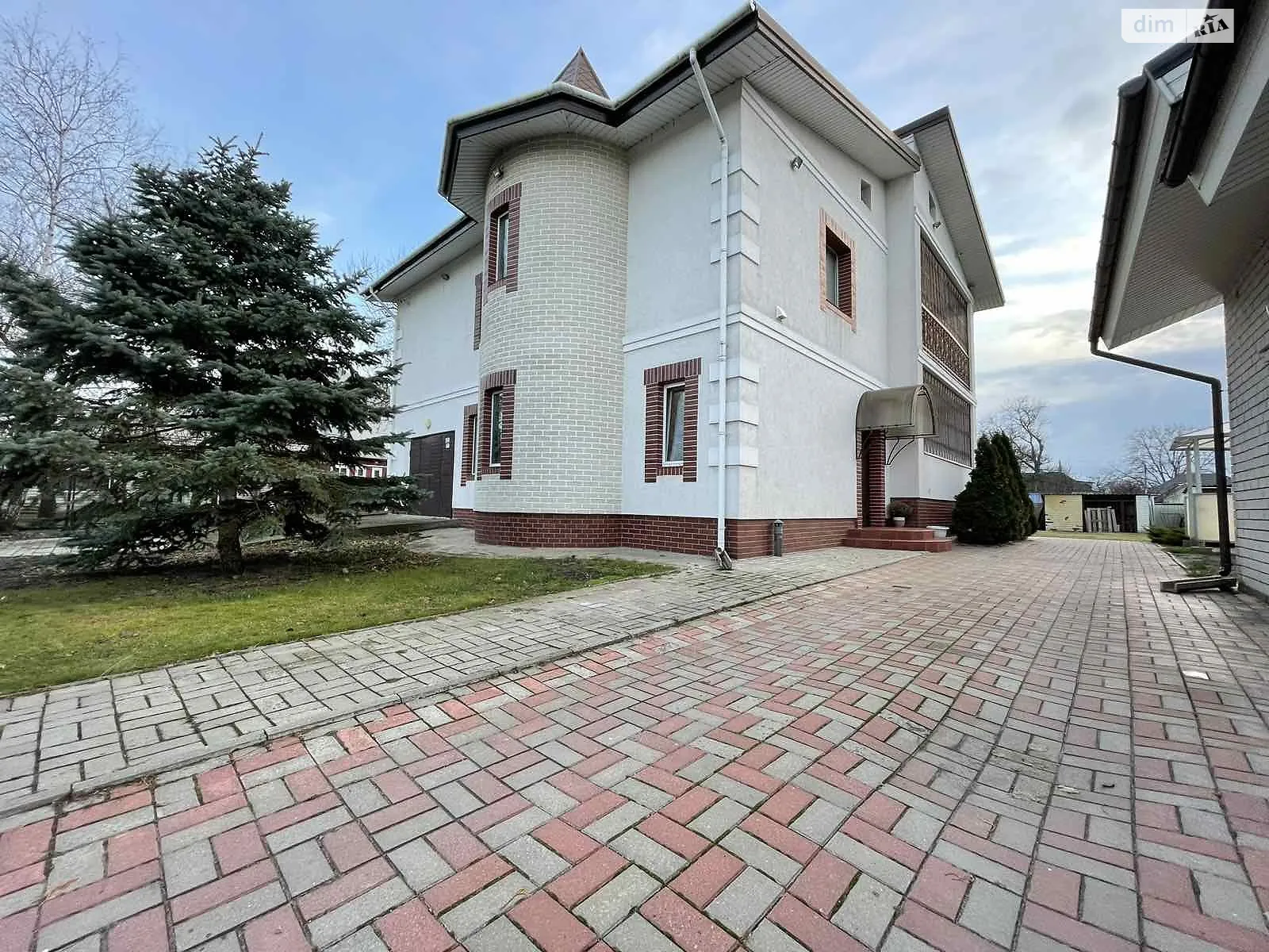 Продается дом на 2 этажа 335.6 кв. м с баней/сауной, цена: 155000 $ - фото 1