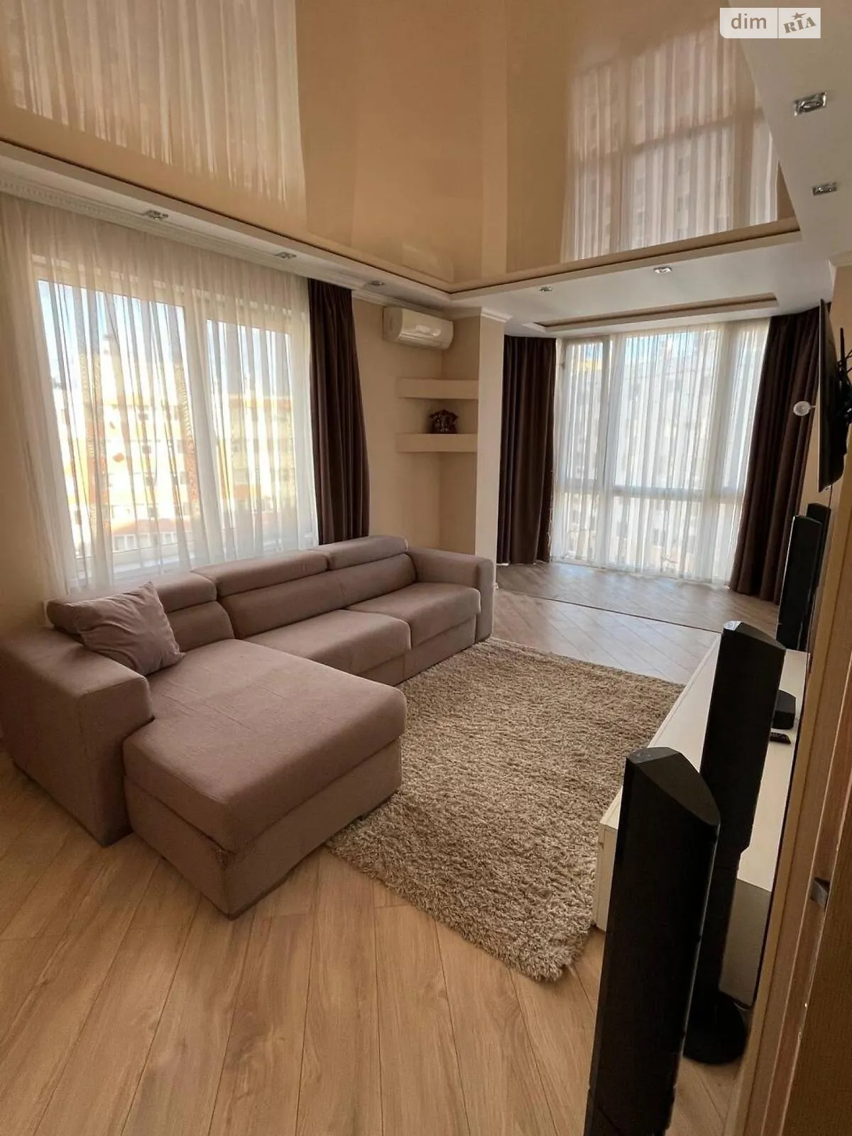 Продається 2-кімнатна квартира 64.7 кв. м у Лиманці, мас. Радужний - фото 1