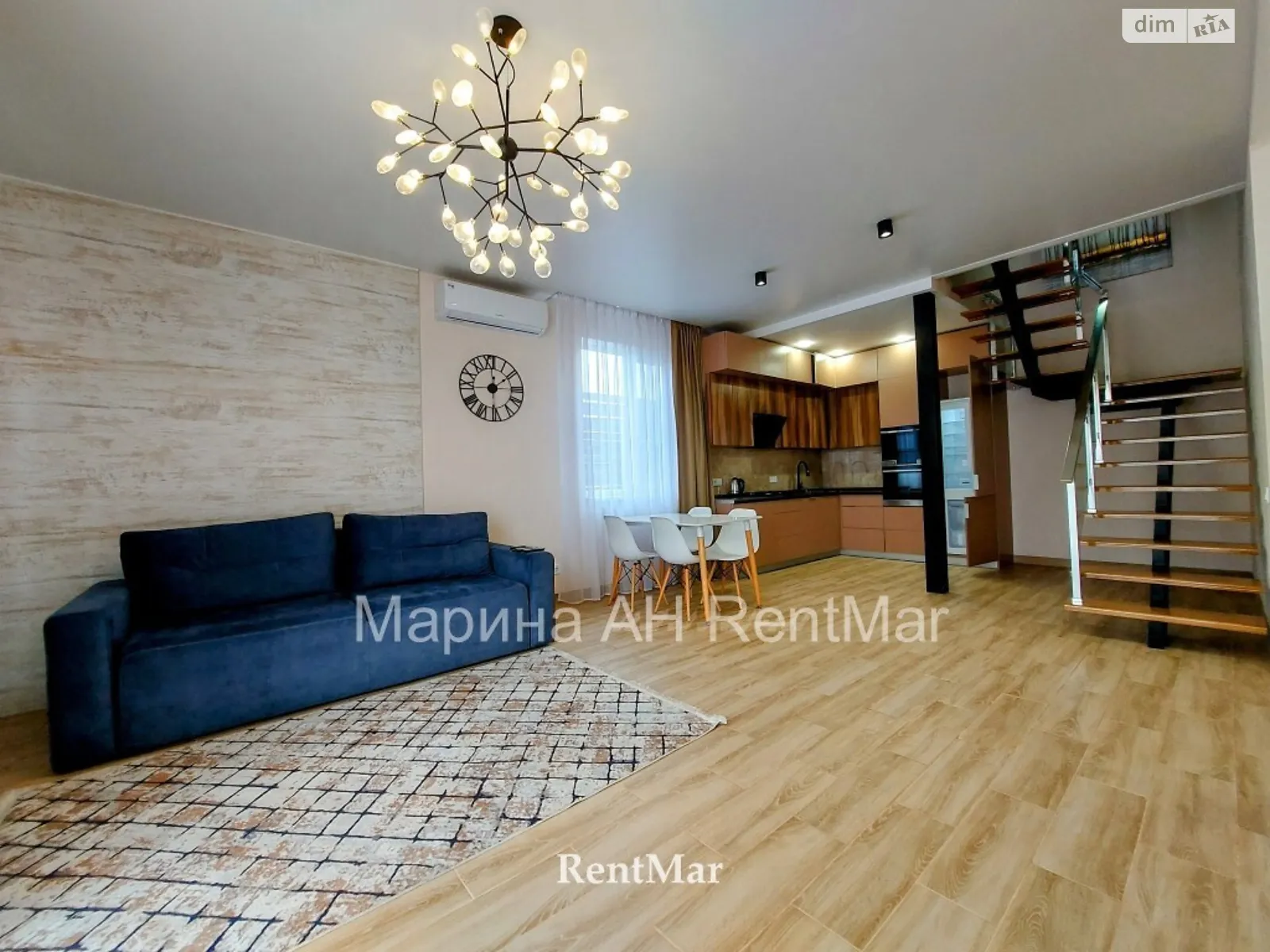 Сдается в аренду дом на 2 этажа 211 кв. м с камином, цена: 1300 $