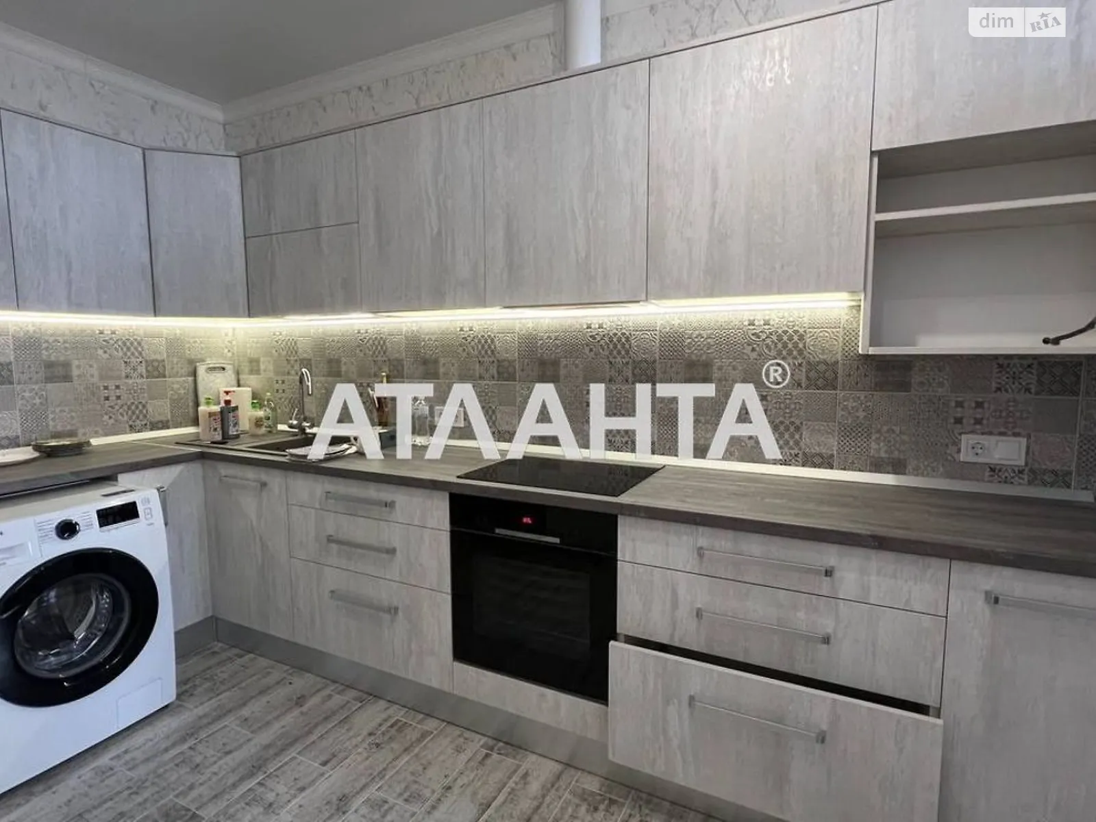 Продается 1-комнатная квартира 51.4 кв. м в Одессе, ул. Жаботинского, 56А