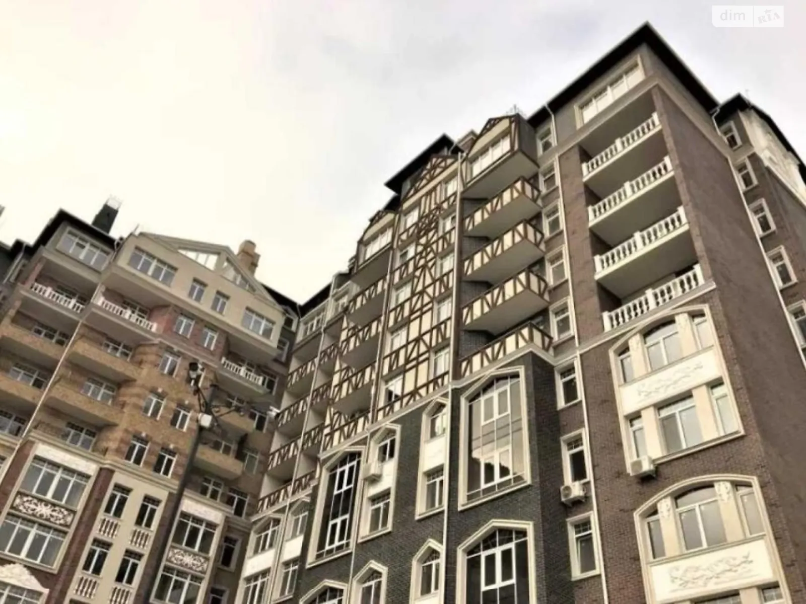 Продается 3-комнатная квартира 120 кв. м в Одессе, ул. Академика Сахарова - фото 1