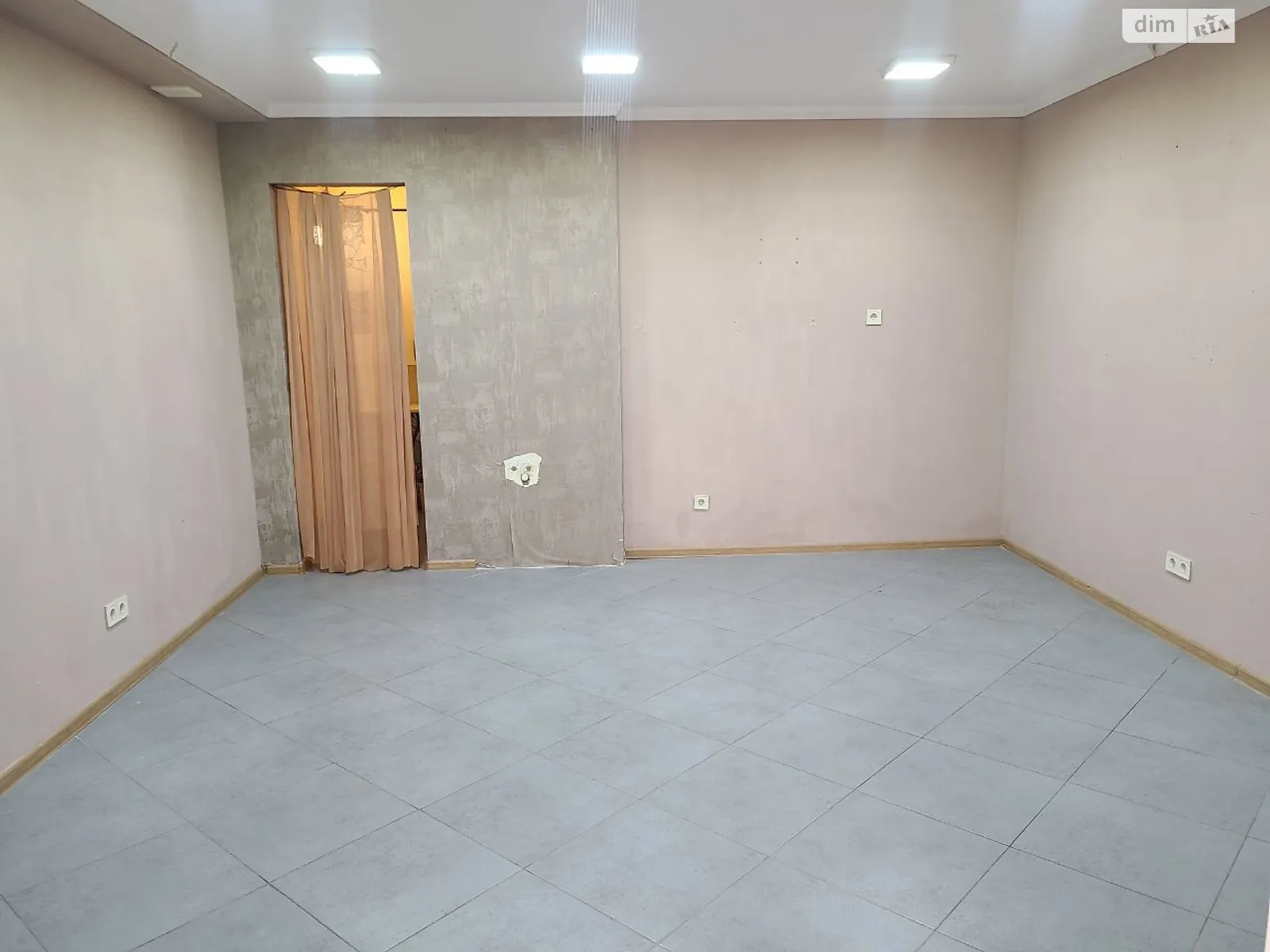 Продается офис 30 кв. м в бизнес-центре, цена: 33000 $ - фото 1