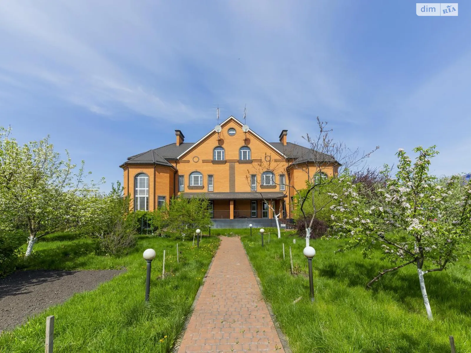Продається будинок 3 поверховий 921.3 кв. м з садом, цена: 750000 $ - фото 1