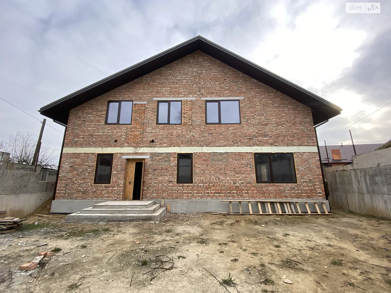 Продається будинок 2 поверховий 240 кв. м з гаражем, цена: 162000 $