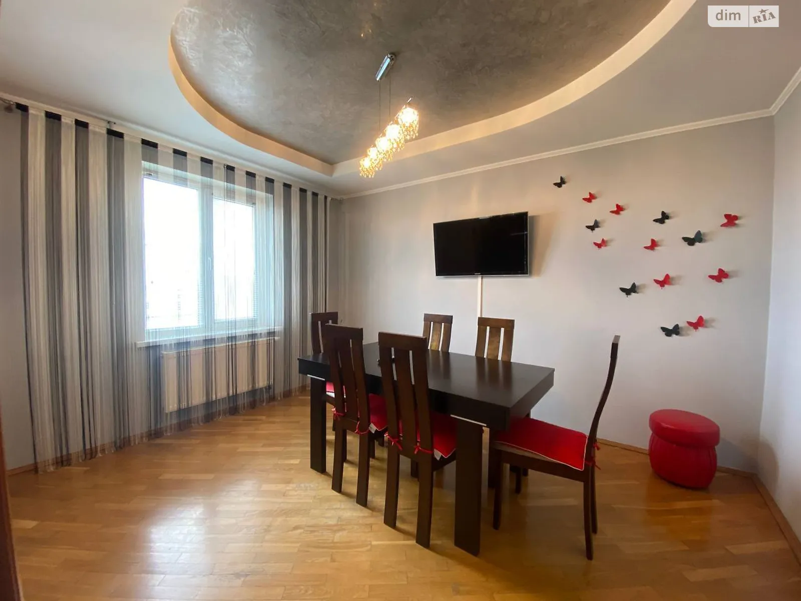 Продается 3-комнатная квартира 90 кв. м в Ивано-Франковске, ул. Ивасюка