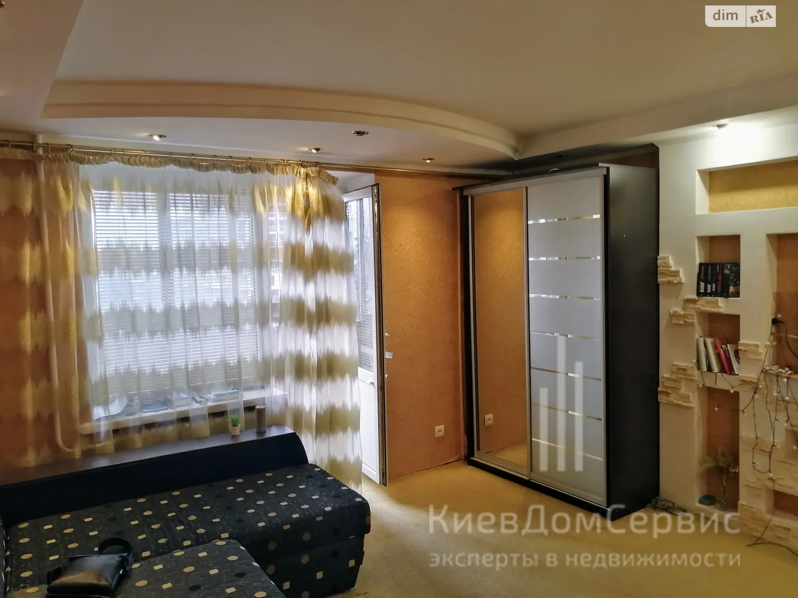 Продается 1-комнатная квартира 38.2 кв. м в Киеве, ул. Анатолия Петрицкого, 11 - фото 1