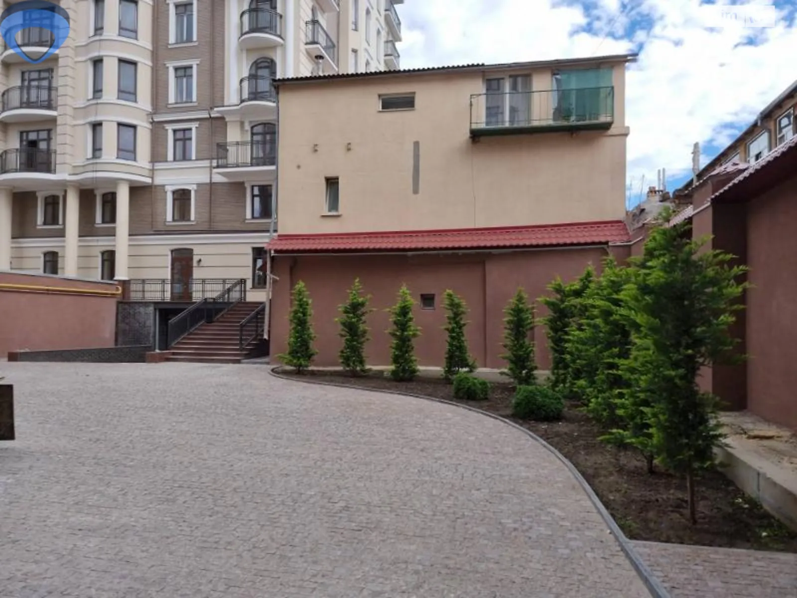Продается 2-комнатная квартира 77 кв. м в Одессе, ул. Бориса Литвака