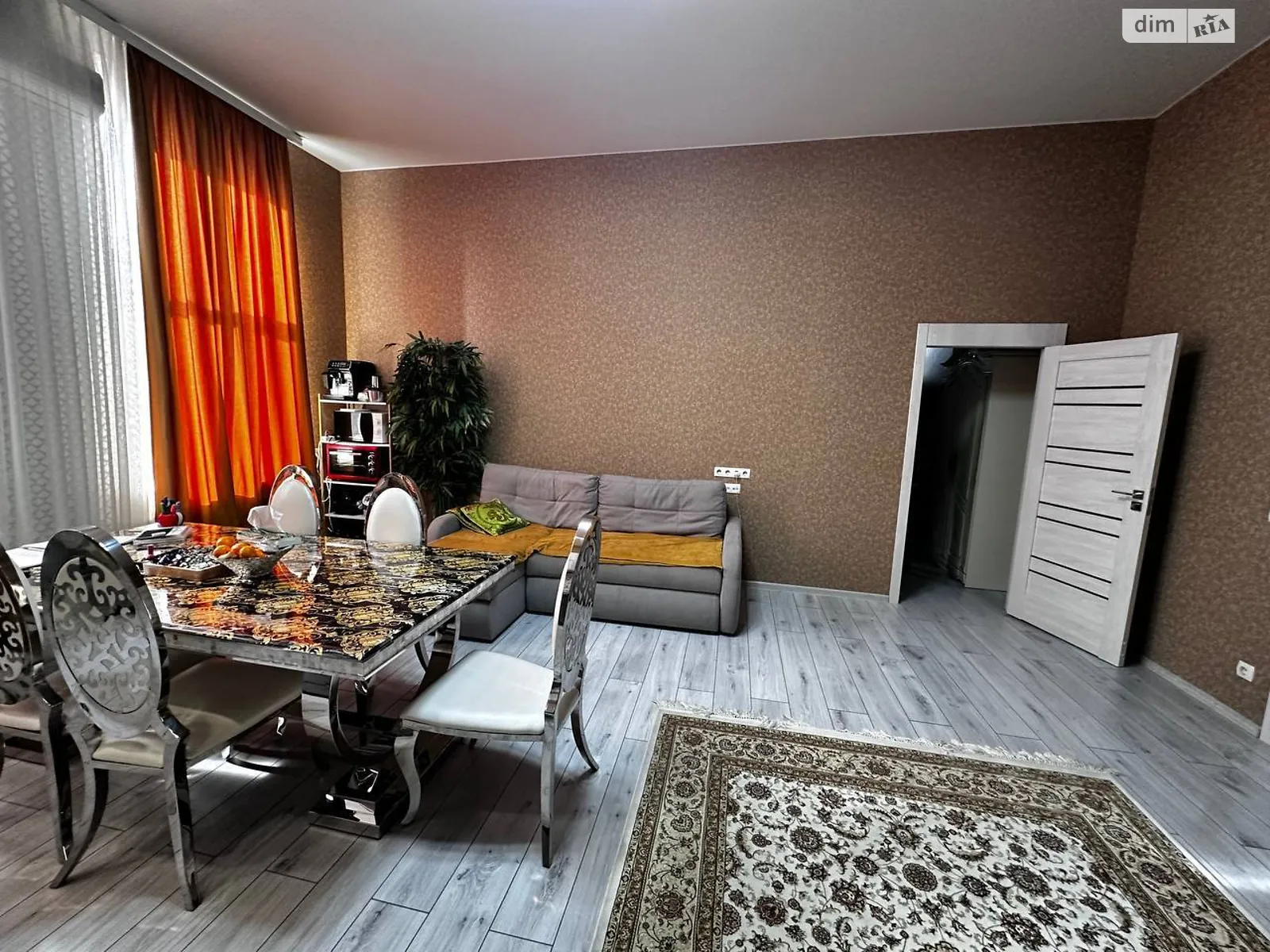 Продается офис 122 кв. м в бизнес-центре, цена: 244000 $