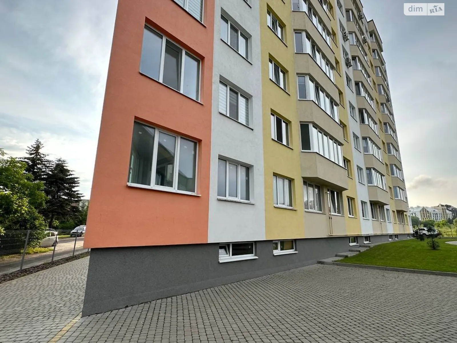 Продается 2-комнатная квартира 70 кв. м в Львове, ул. Миклеша Карла, 25