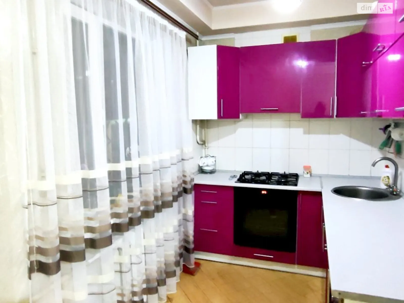 Продается 3-комнатная квартира 55 кв. м в Каменском, ул. Сергея Слисаренка(Скалика) - фото 1