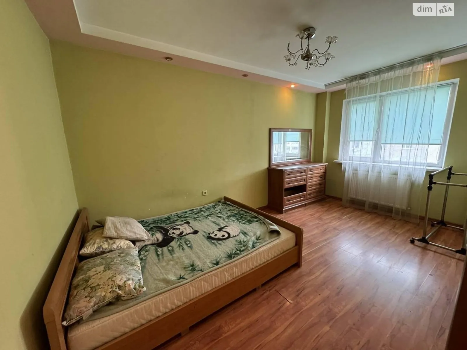 Продається 4-кімнатна квартира 97 кв. м у Одесі, вул. Бугаївська