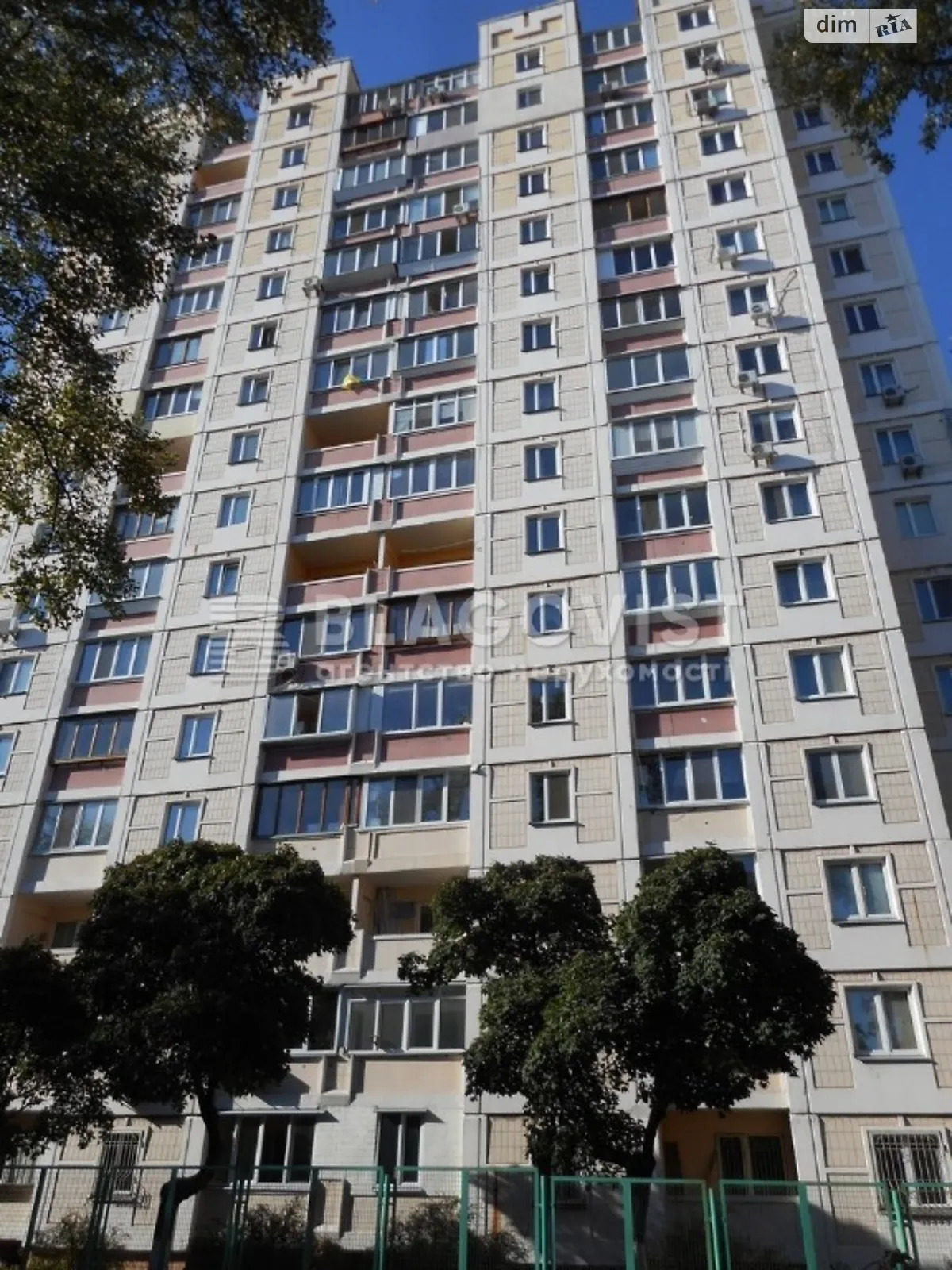 Продается 3-комнатная квартира 92 кв. м в Киеве, ул. Радужная, 59Б