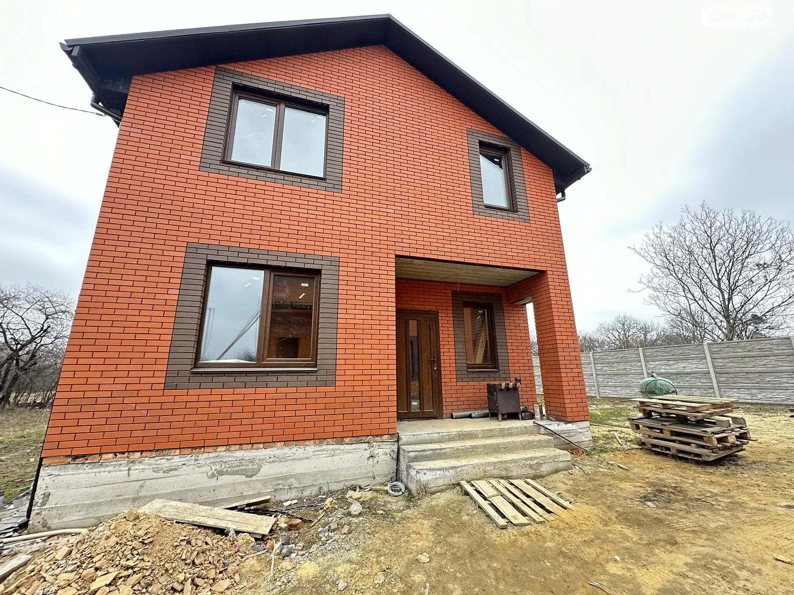 Продается дом на 2 этажа 125 кв. м с подвалом, цена: 75000 $ - фото 1