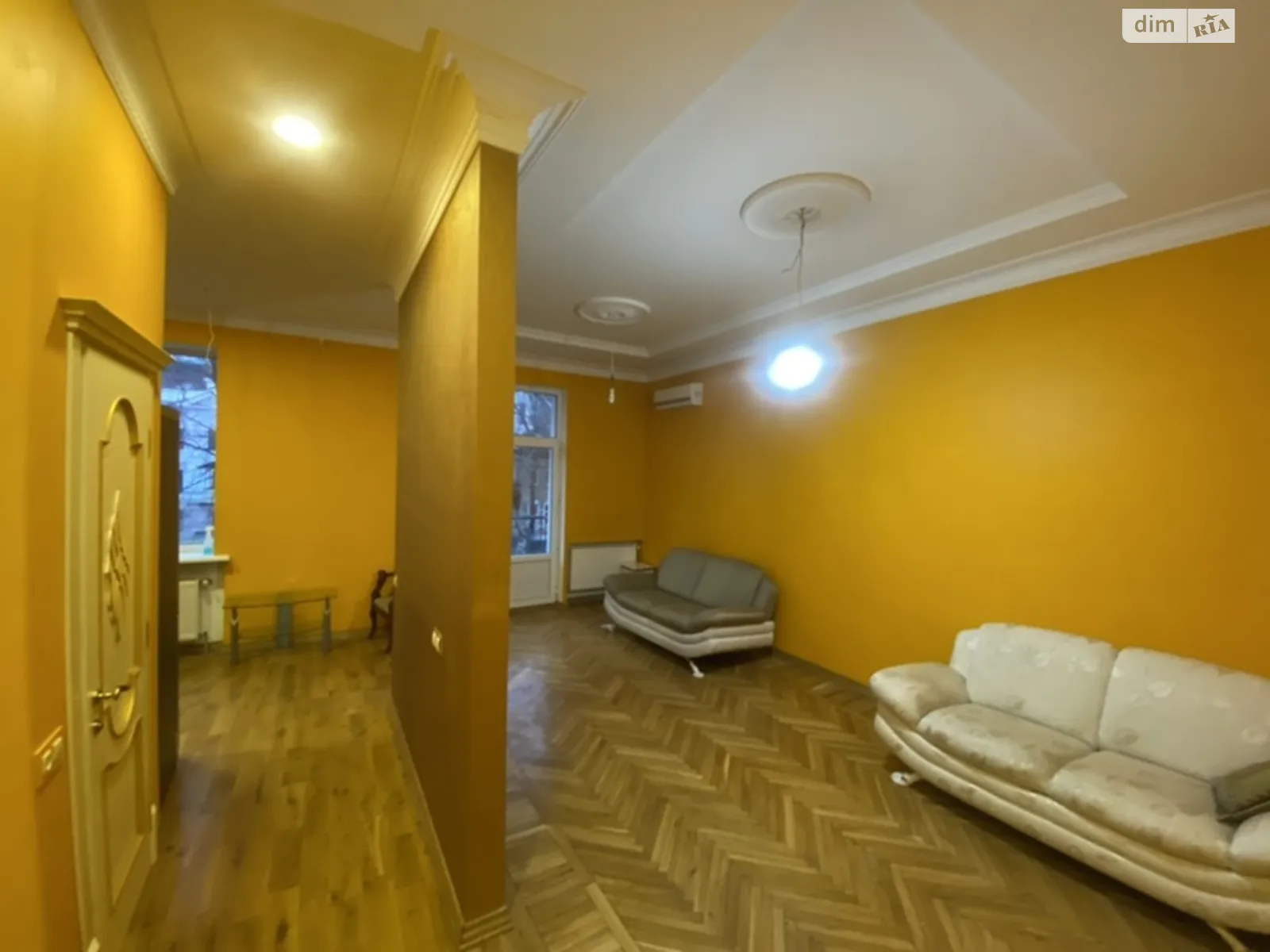 Продається 2-кімнатна квартира 70 кв. м у Одесі, вул. Уютна (Приморський район)