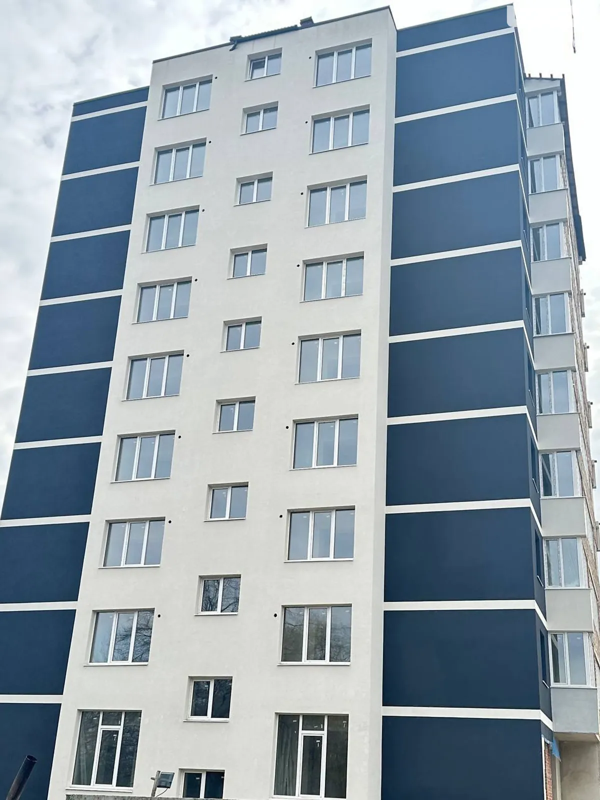 Продается 1-комнатная квартира 40 кв. м в Ивано-Франковске, ул. Галицкая - фото 1