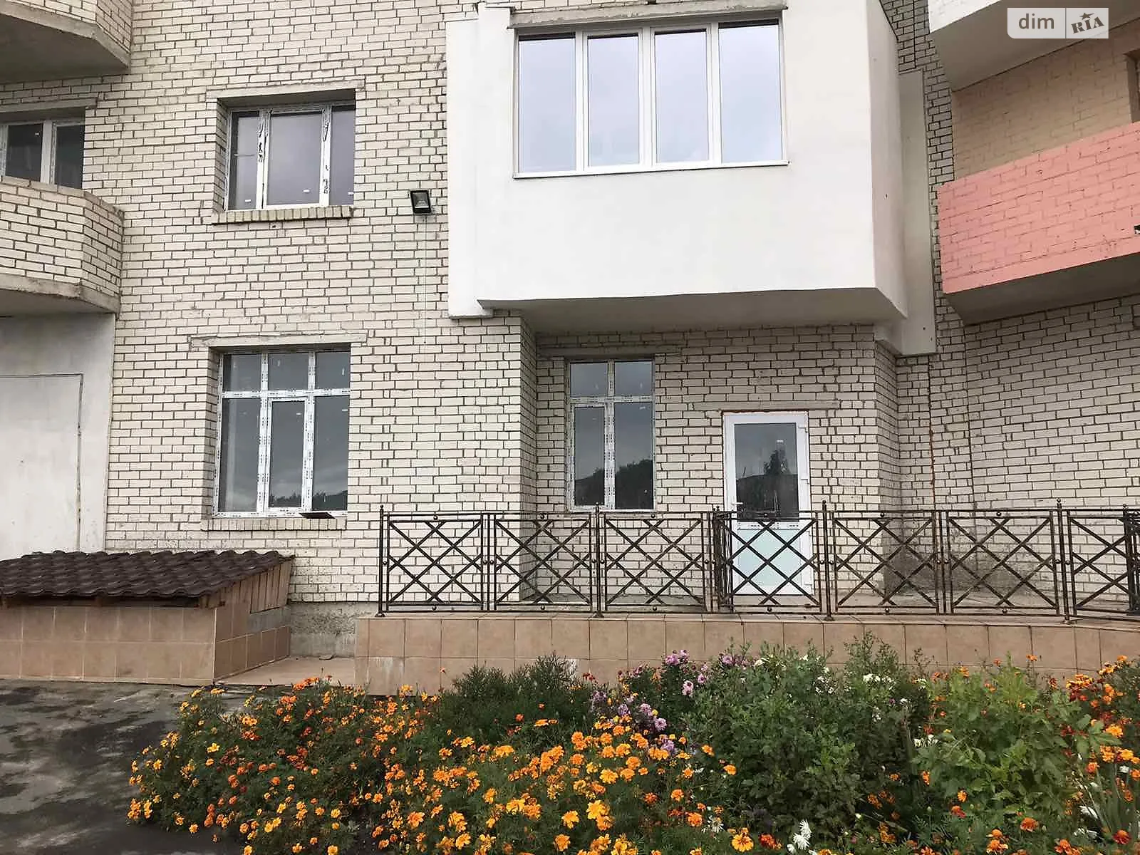 Продается 3-комнатная квартира 92 кв. м в Ровно, ул. Соборная, 283 - фото 1