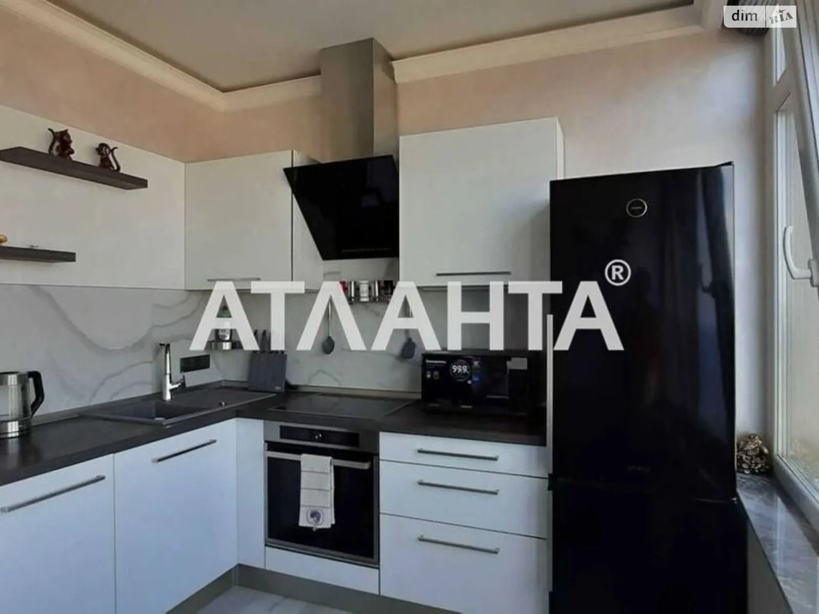 Продается 1-комнатная квартира 38 кв. м в Одессе, ул. Каманина, 16/1А - фото 1