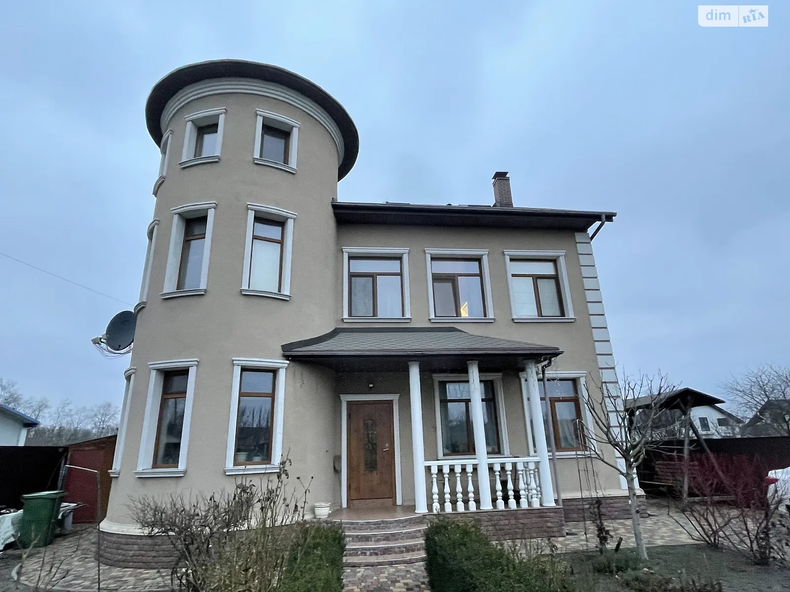 Продається будинок 3 поверховий 290 кв. м з каміном, цена: 295000 $