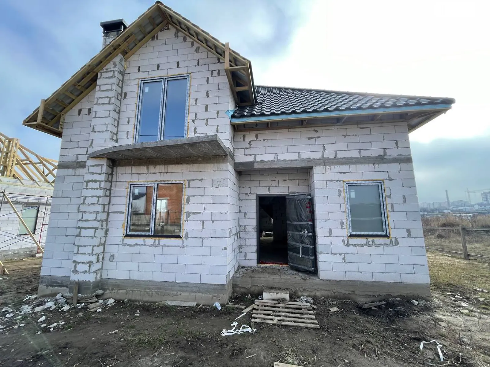 Продается дом на 2 этажа 157 кв. м с камином, цена: 125000 $ - фото 1