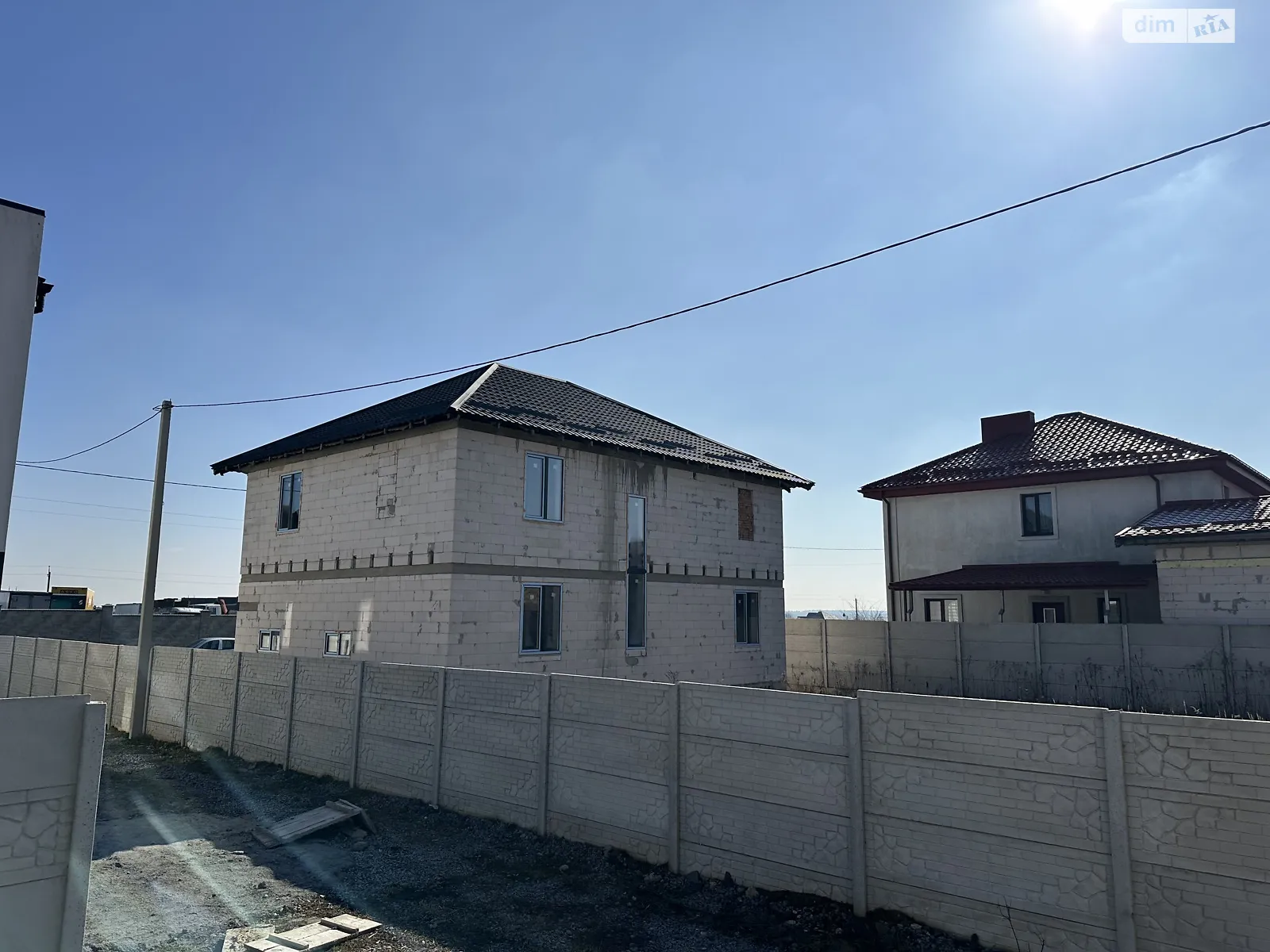 Продается дом на 2 этажа 210 кв. м с камином, цена: 45000 $