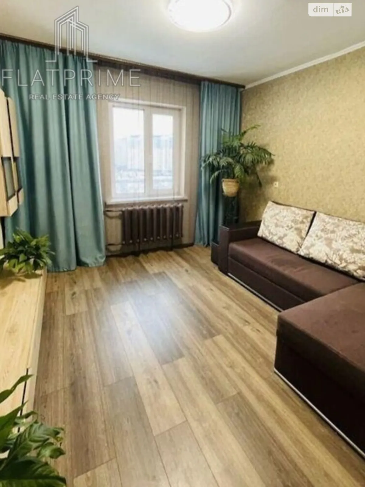 Продается 3-комнатная квартира 77 кв. м в Киеве, ул. Срибнокильская, 8