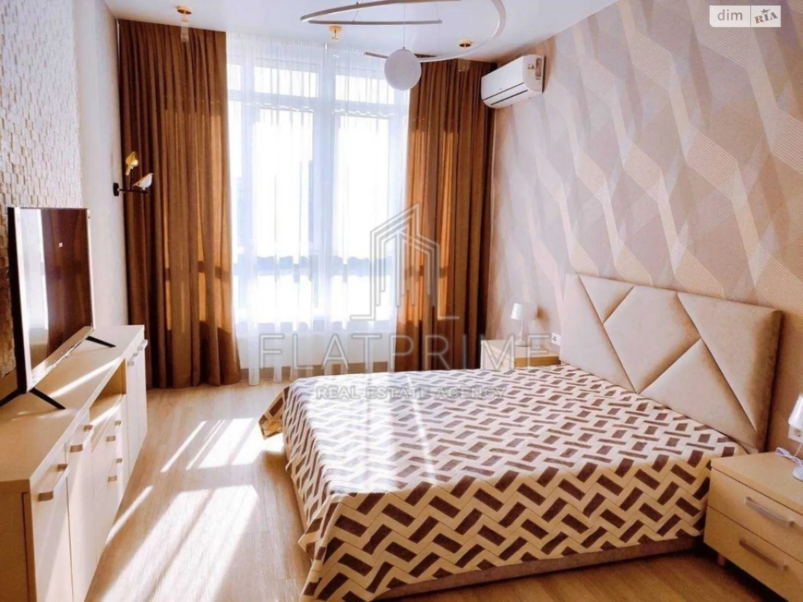 Продается 1-комнатная квартира 50 кв. м в Киеве, ул. Михаила Максимовича, 32 - фото 1