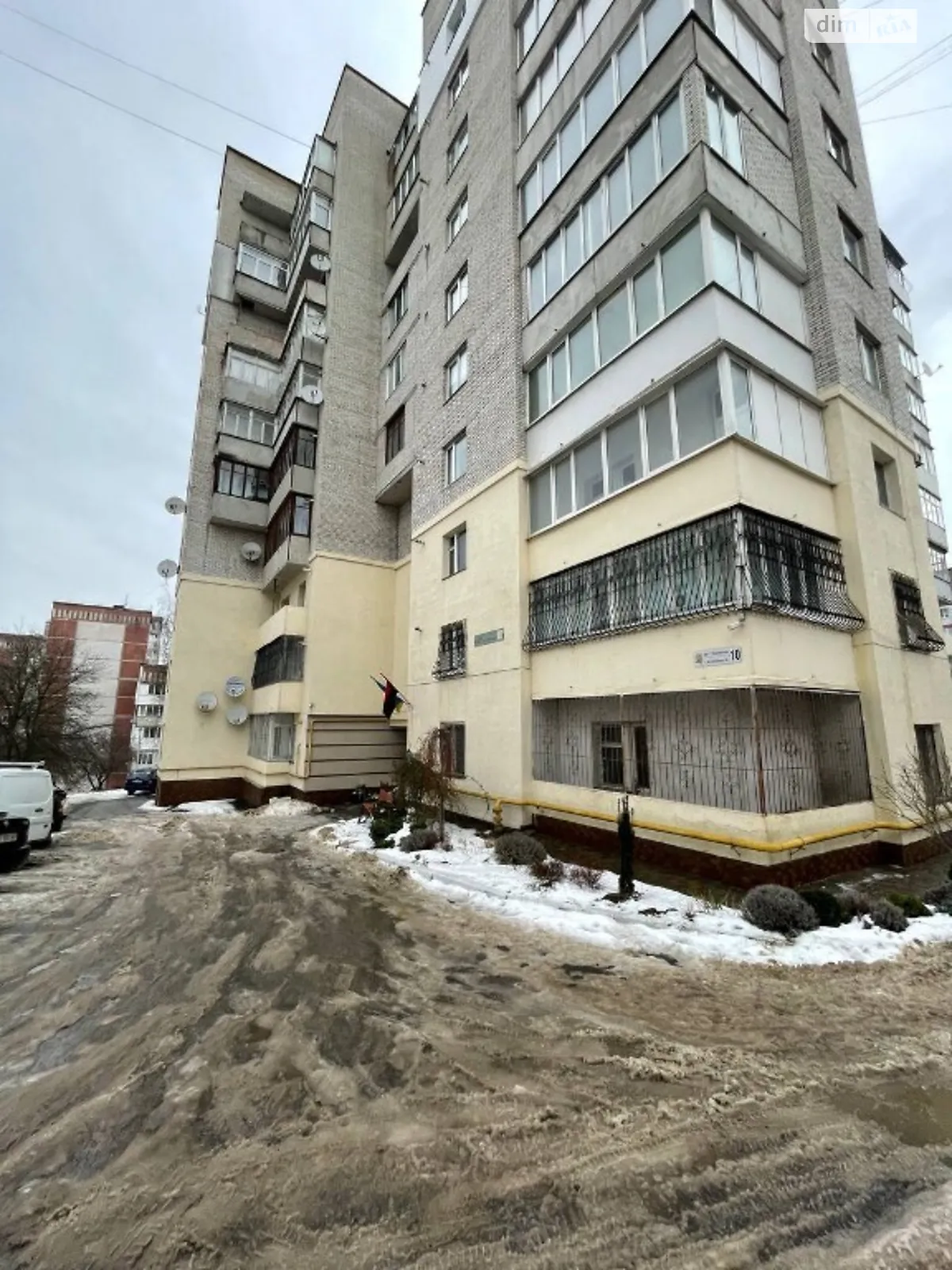 Продается офис 90.3 кв. м в бизнес-центре, цена: 50000 $ - фото 1