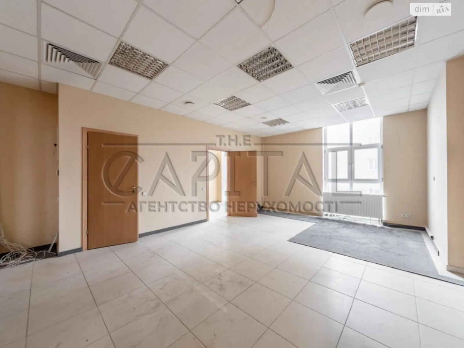 Продается офис 84 кв. м в бизнес-центре, цена: 176400 $