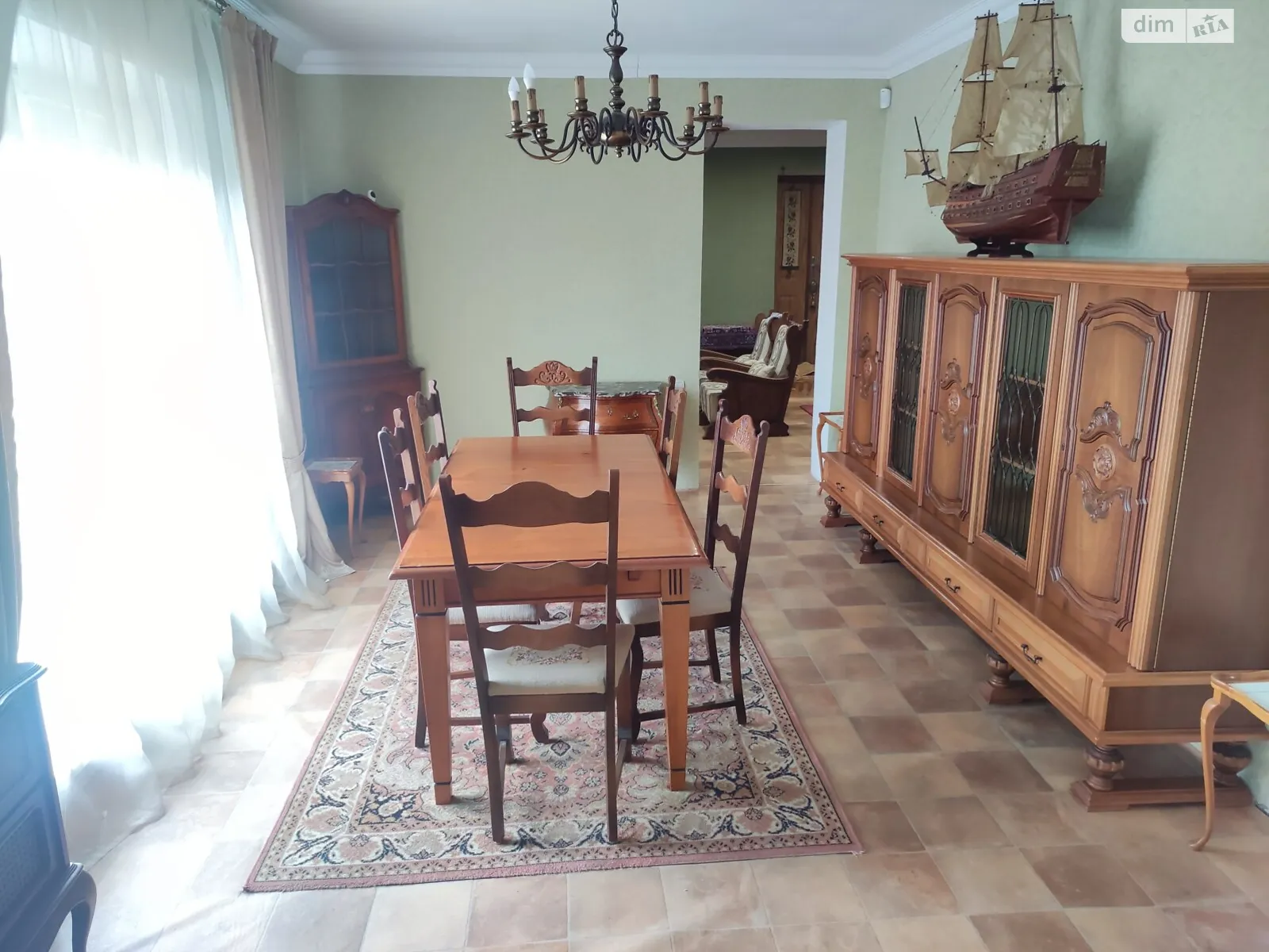 Продается дом на 3 этажа 300 кв. м с бассейном, цена: 175000 $ - фото 1