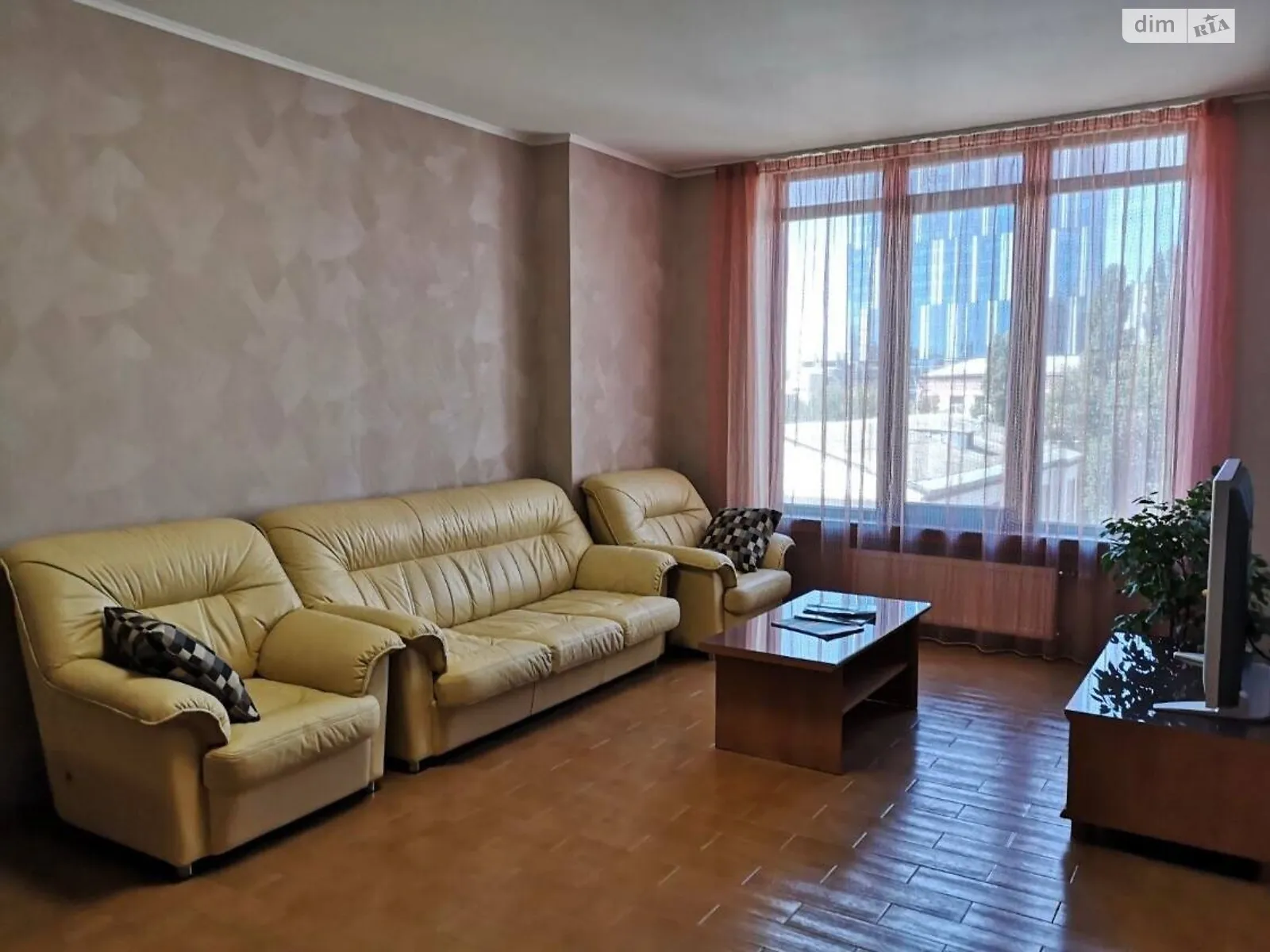 Сдается в аренду 2-комнатная квартира 67 кв. м в Киеве, ул. Жилянская, 59
