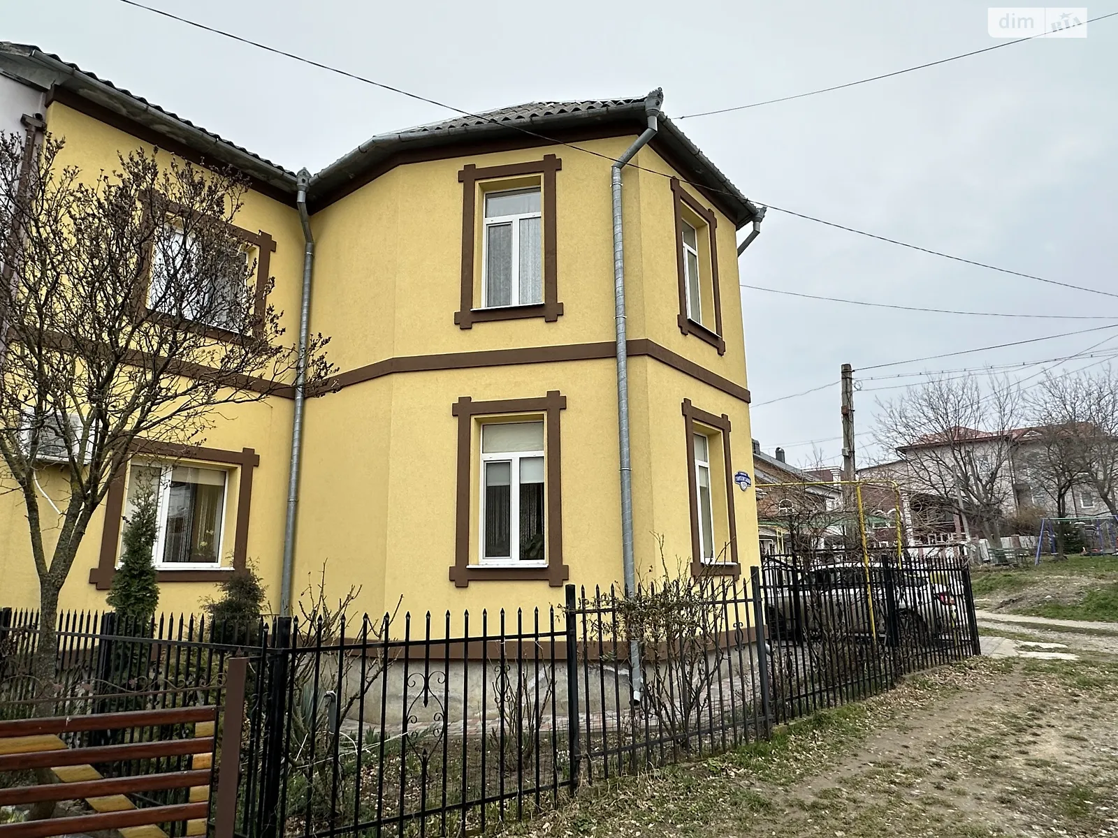 Продается дом на 2 этажа 249.7 кв. м с беседкой, цена: 149000 €