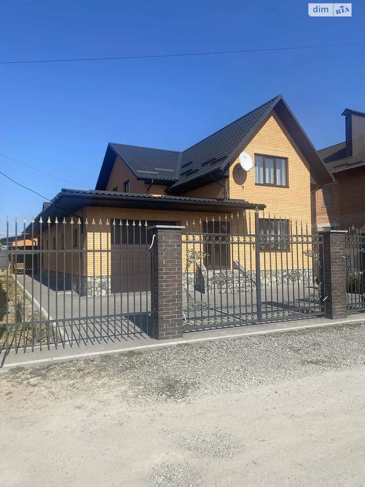 Продается дом на 2 этажа 140 кв. м с камином, цена: 218000 $ - фото 1