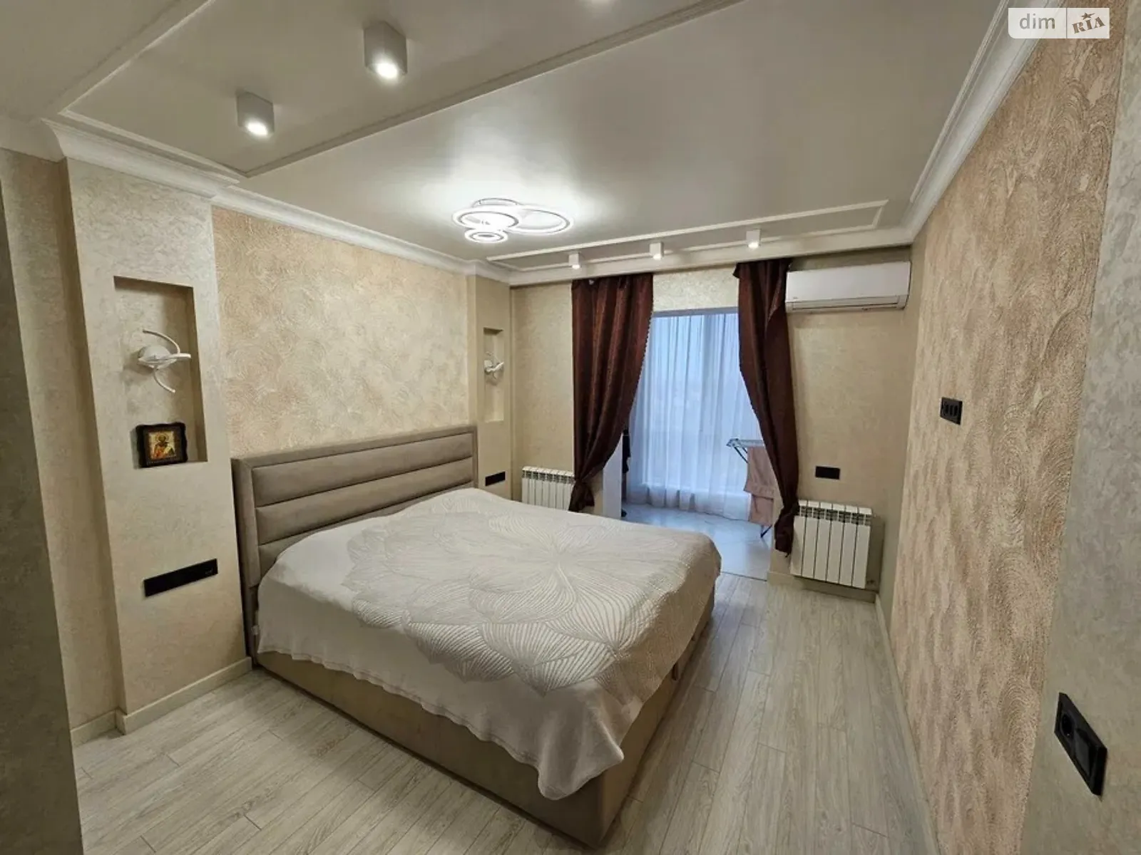 Продается 2-комнатная квартира 74 кв. м в Днепре, ул. Владимирская, 1 - фото 1
