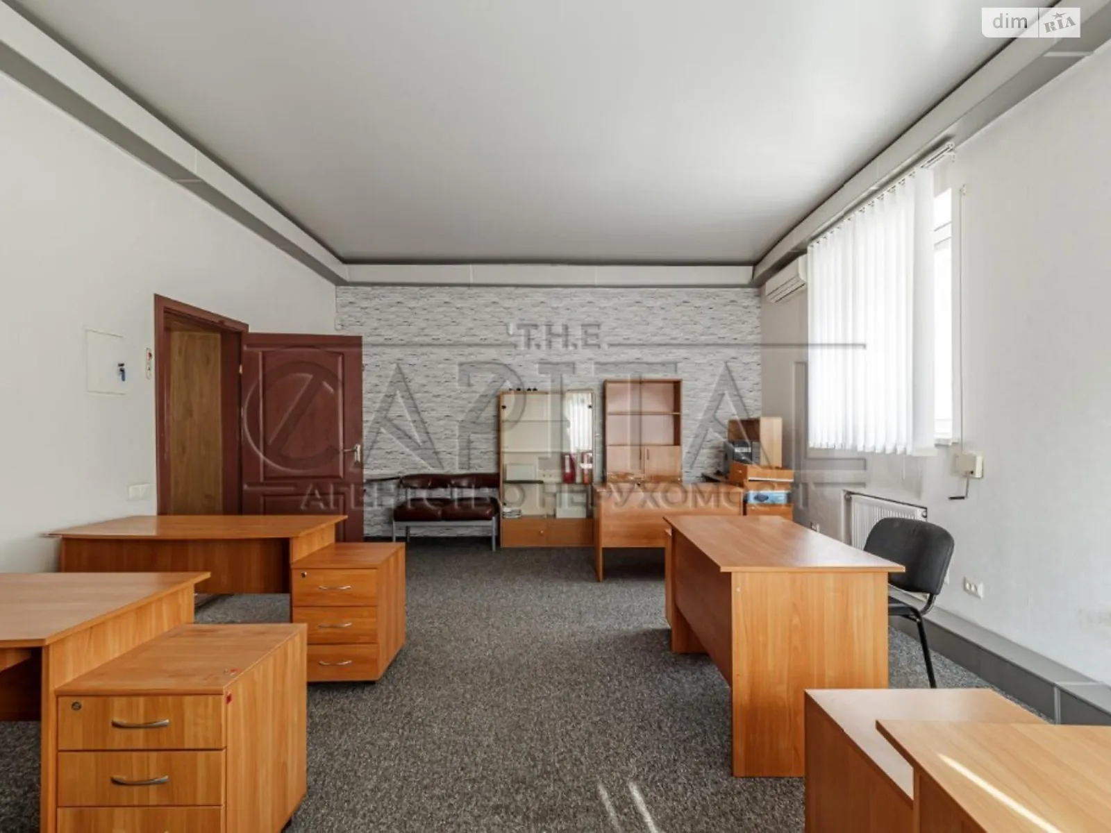 Сдается в аренду офис 324 кв. м в бизнес-центре, цена: 2500 $ - фото 1