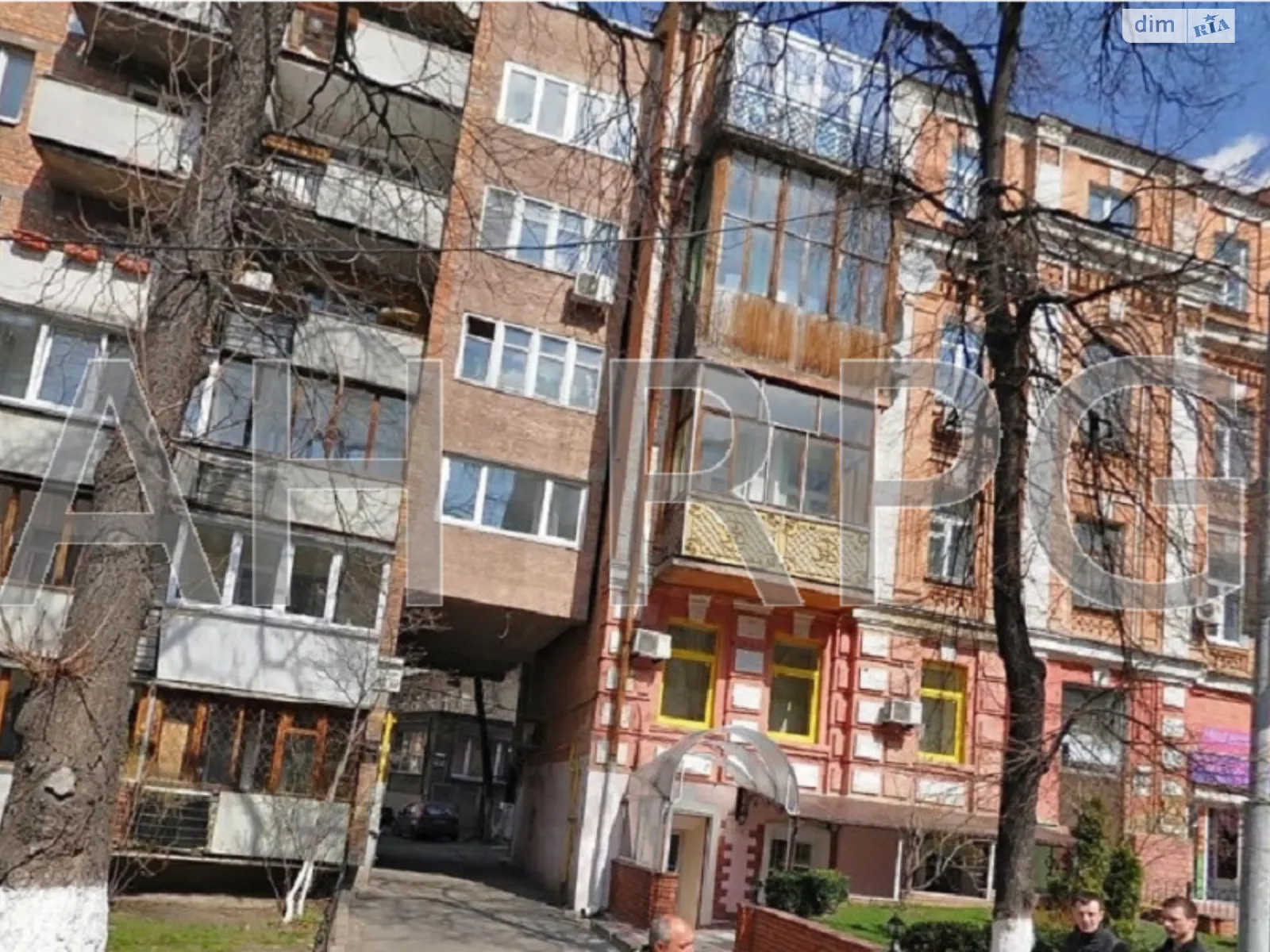 Продается 3-комнатная квартира 72 кв. м в Киеве, ул. Богдана Хмельницкого, 86