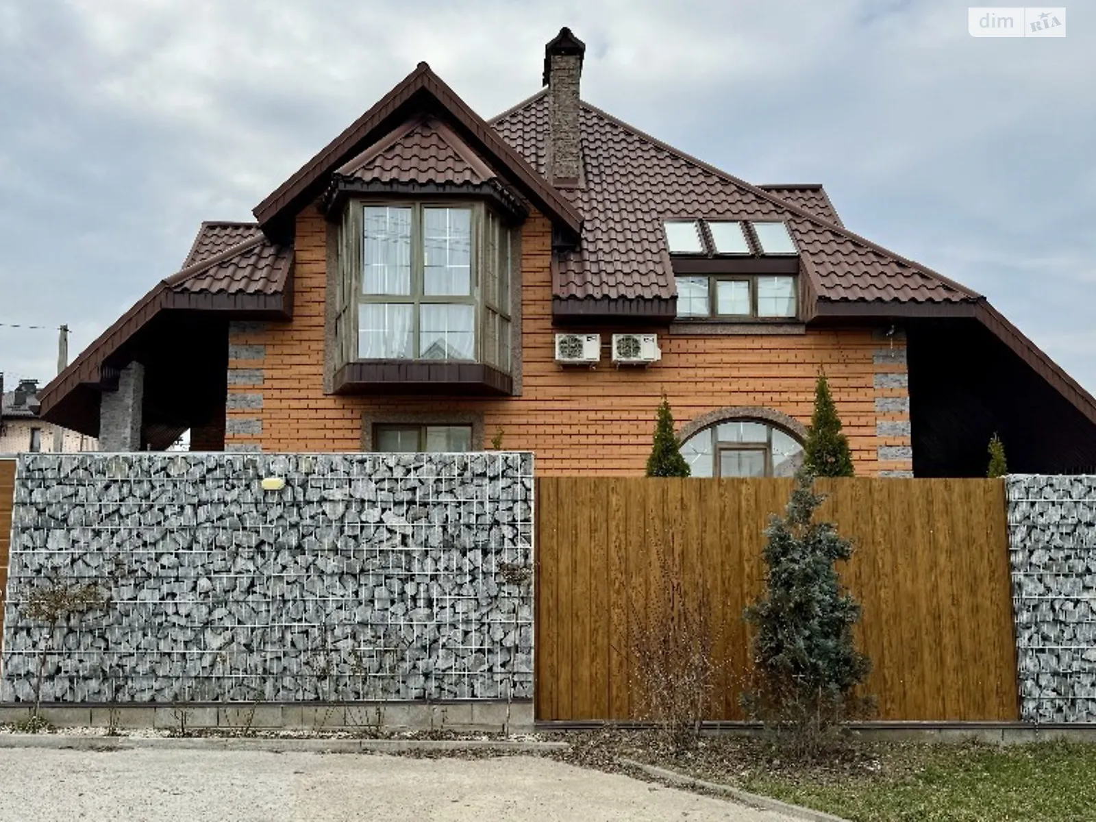 Продається будинок 3 поверховий 260 кв. м з бесідкою, цена: 260000 $