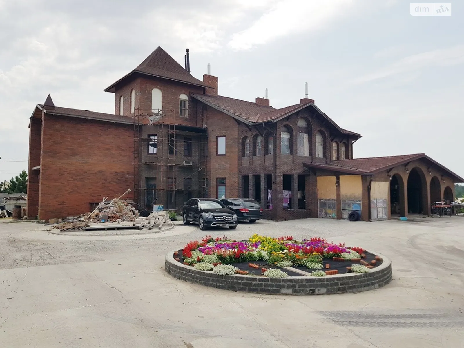 Продается дом на 3 этажа 823 кв. м с участком, цена: 210000 $ - фото 1