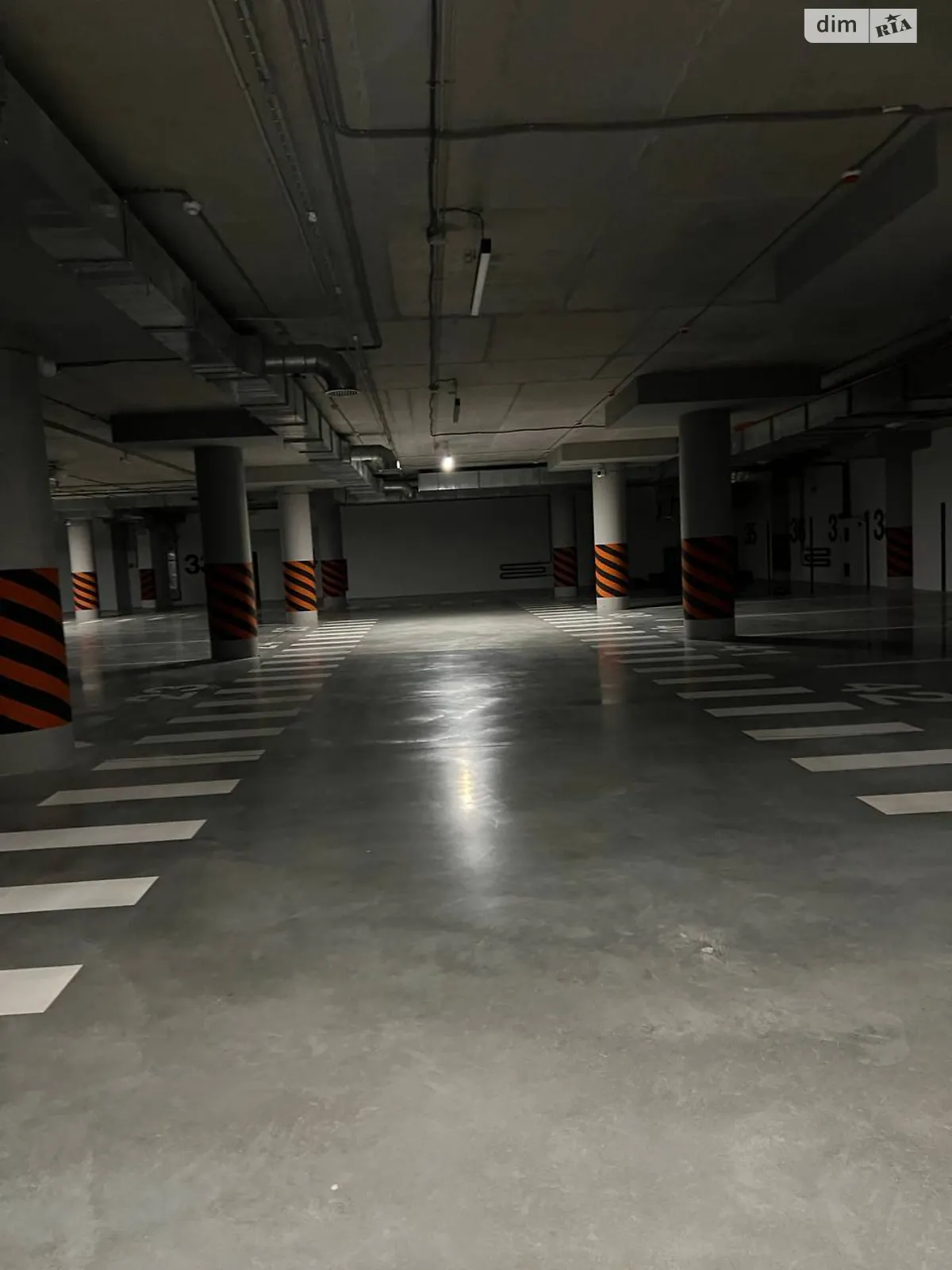 Продается подземный паркинг под легковое авто на 17 кв. м, цена: 8000 $