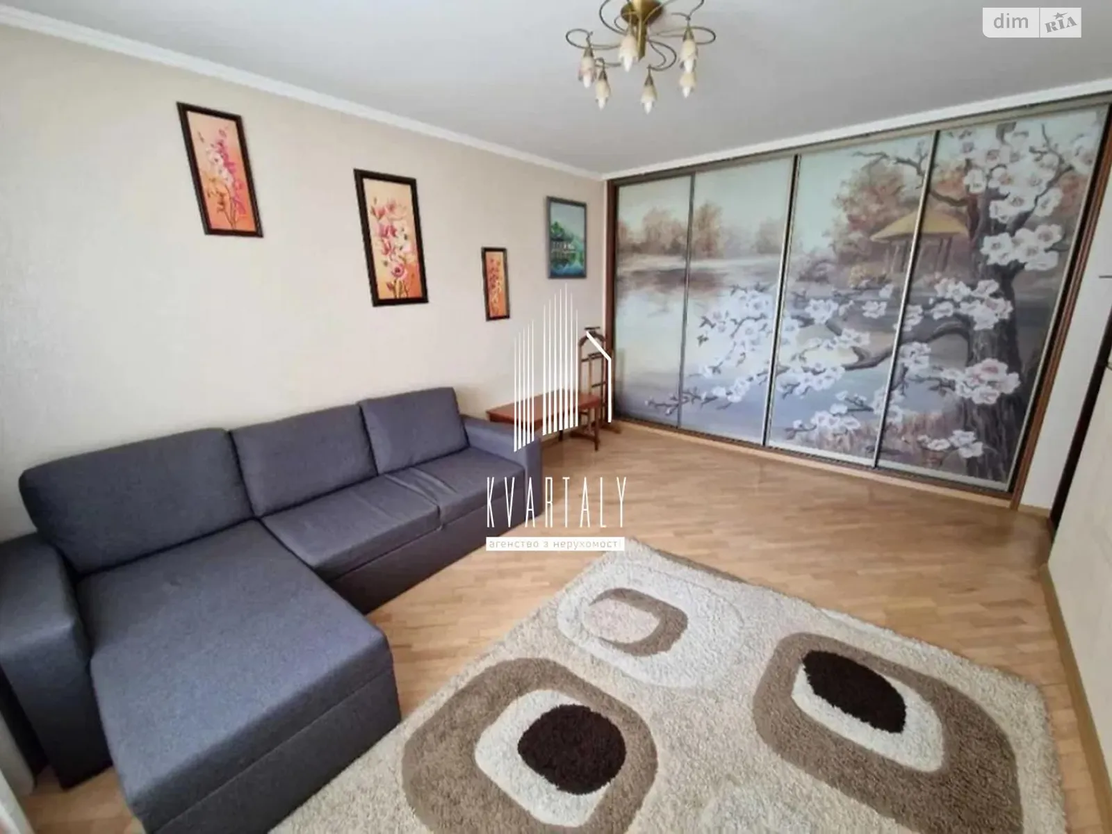 Продается 1-комнатная квартира 70.2 кв. м в Киеве, ул. Героев Днепра, 12Б