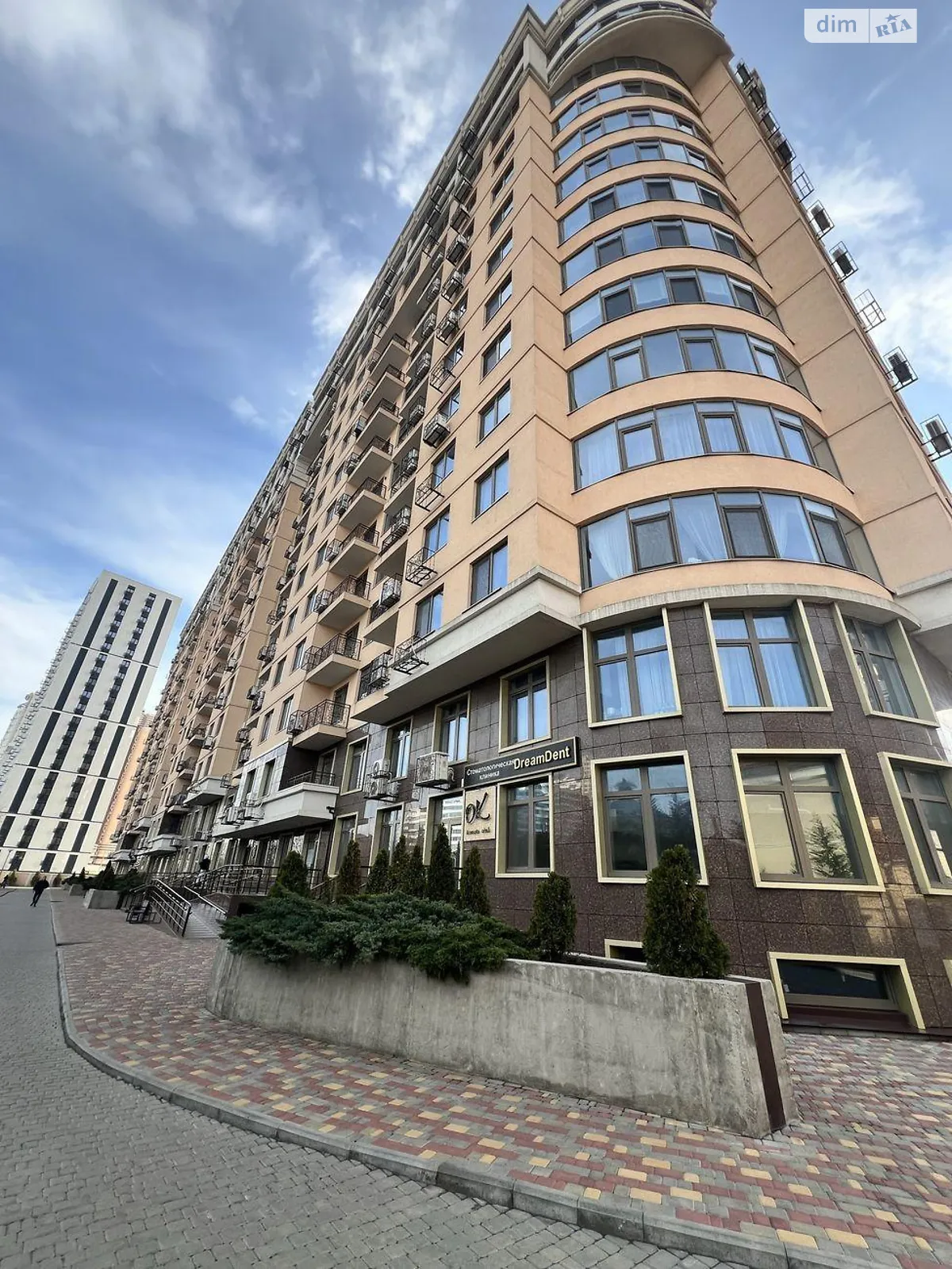 Продается 1-комнатная квартира 43 кв. м в Одессе, ул. Литературная, 8 - фото 1