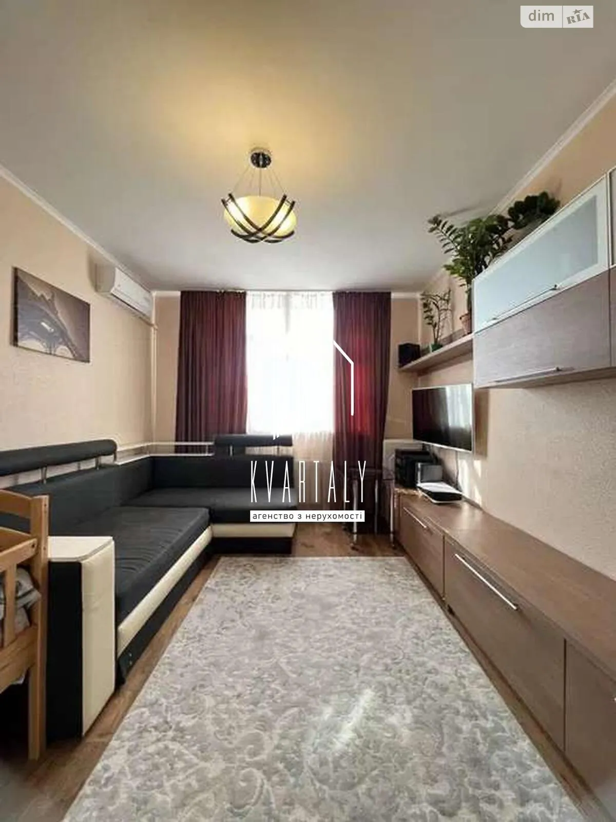 Продается 1-комнатная квартира 42 кв. м в Киеве, ул. Семьи Кульженков, 33